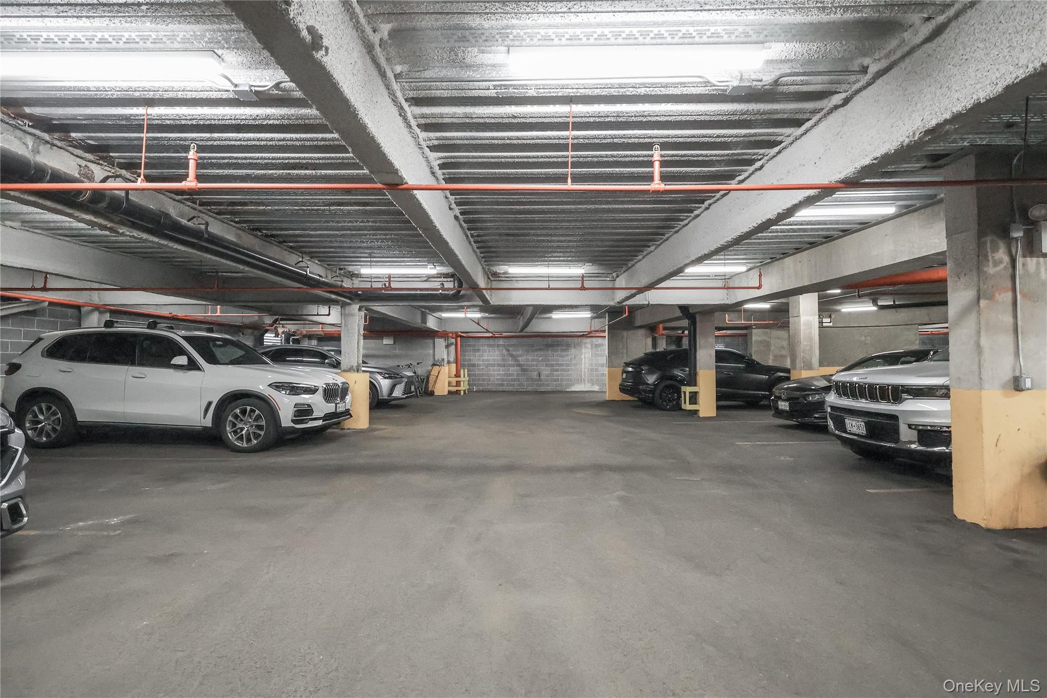 #11 photo, 11-24 31st Avenue, クイーンズ区 Astoria , NY 11106