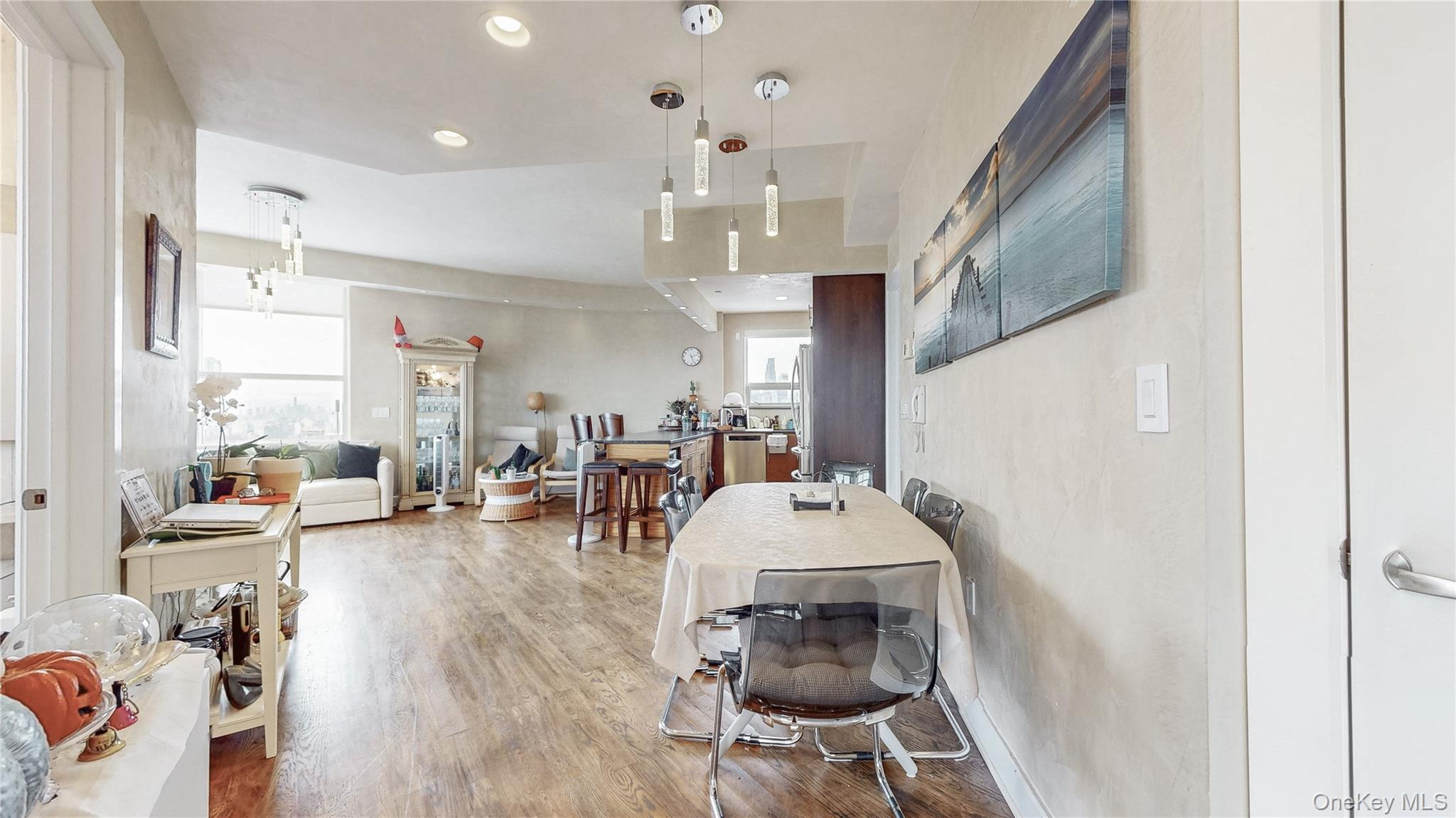 #15 photo, 11-24 31st Avenue, クイーンズ区 Astoria , NY 11106