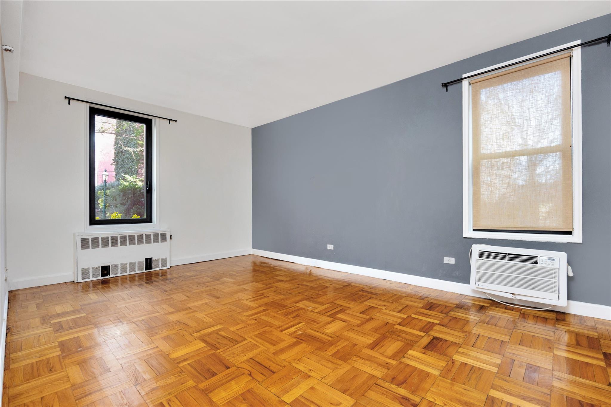 #11 photo, 140-50 Burden Crescent, Briarwood , NY 11435