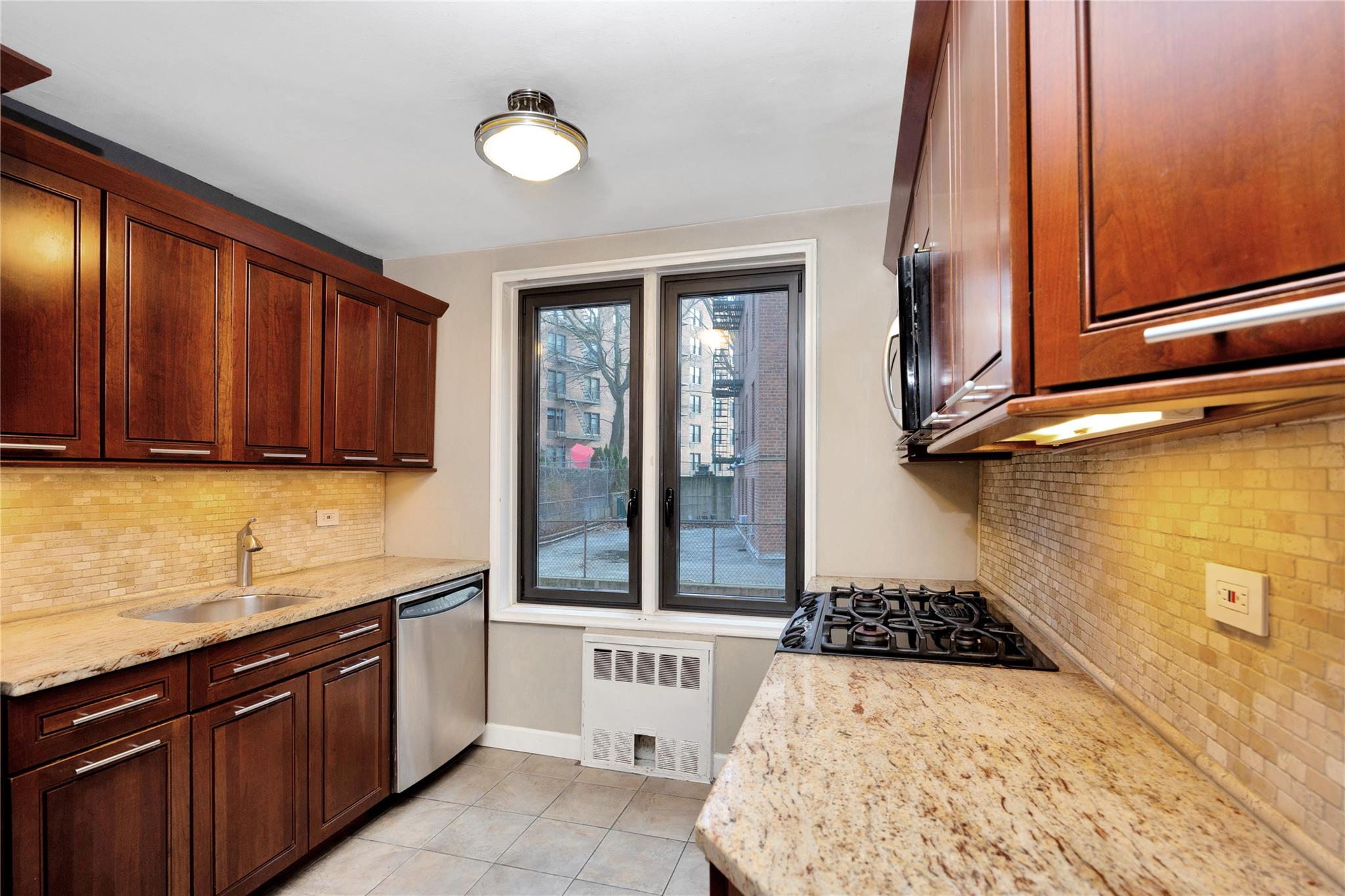 #18 photo, 140-50 Burden Crescent, Briarwood , NY 11435