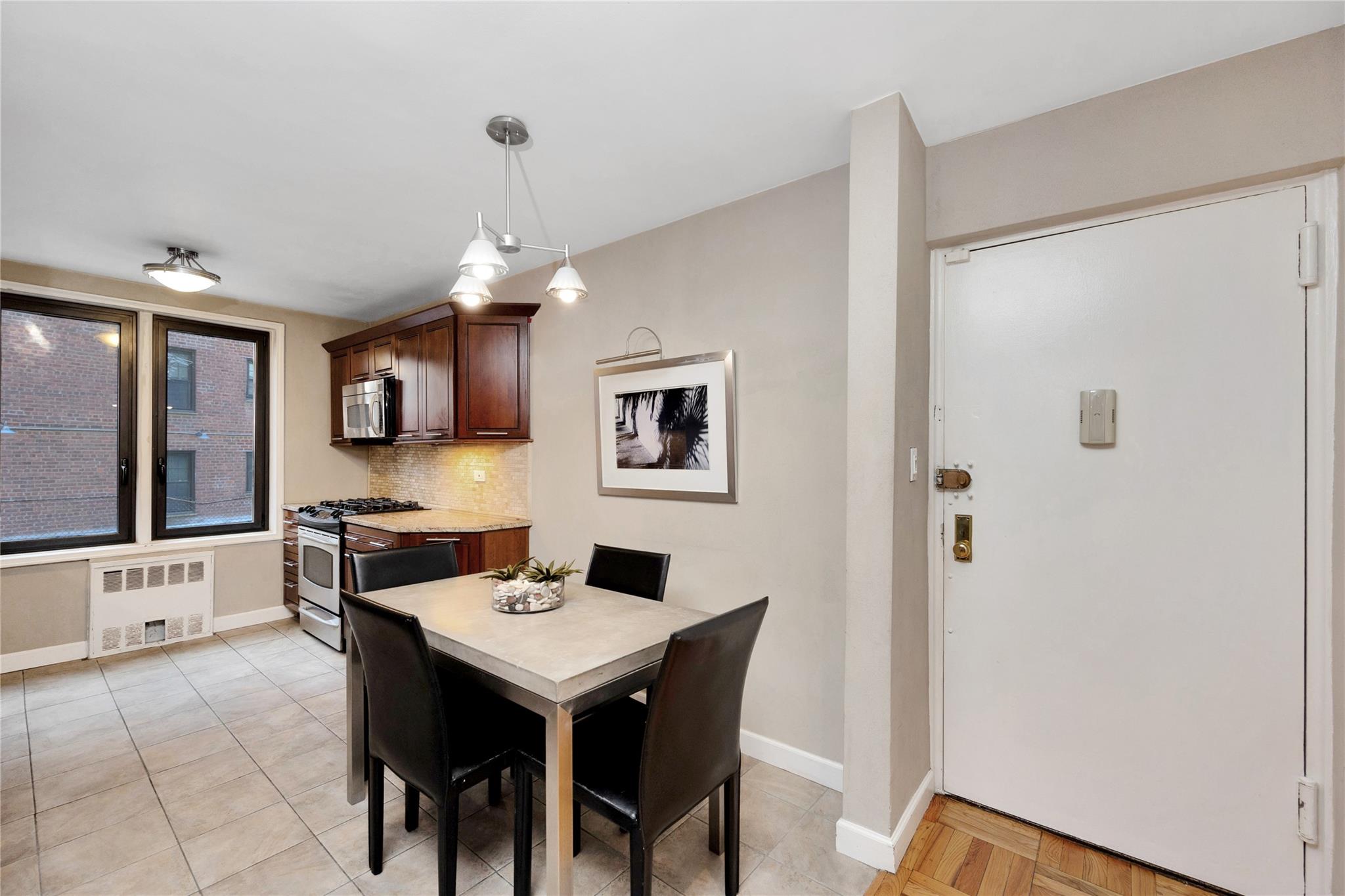 #19 photo, 140-50 Burden Crescent, Briarwood , NY 11435