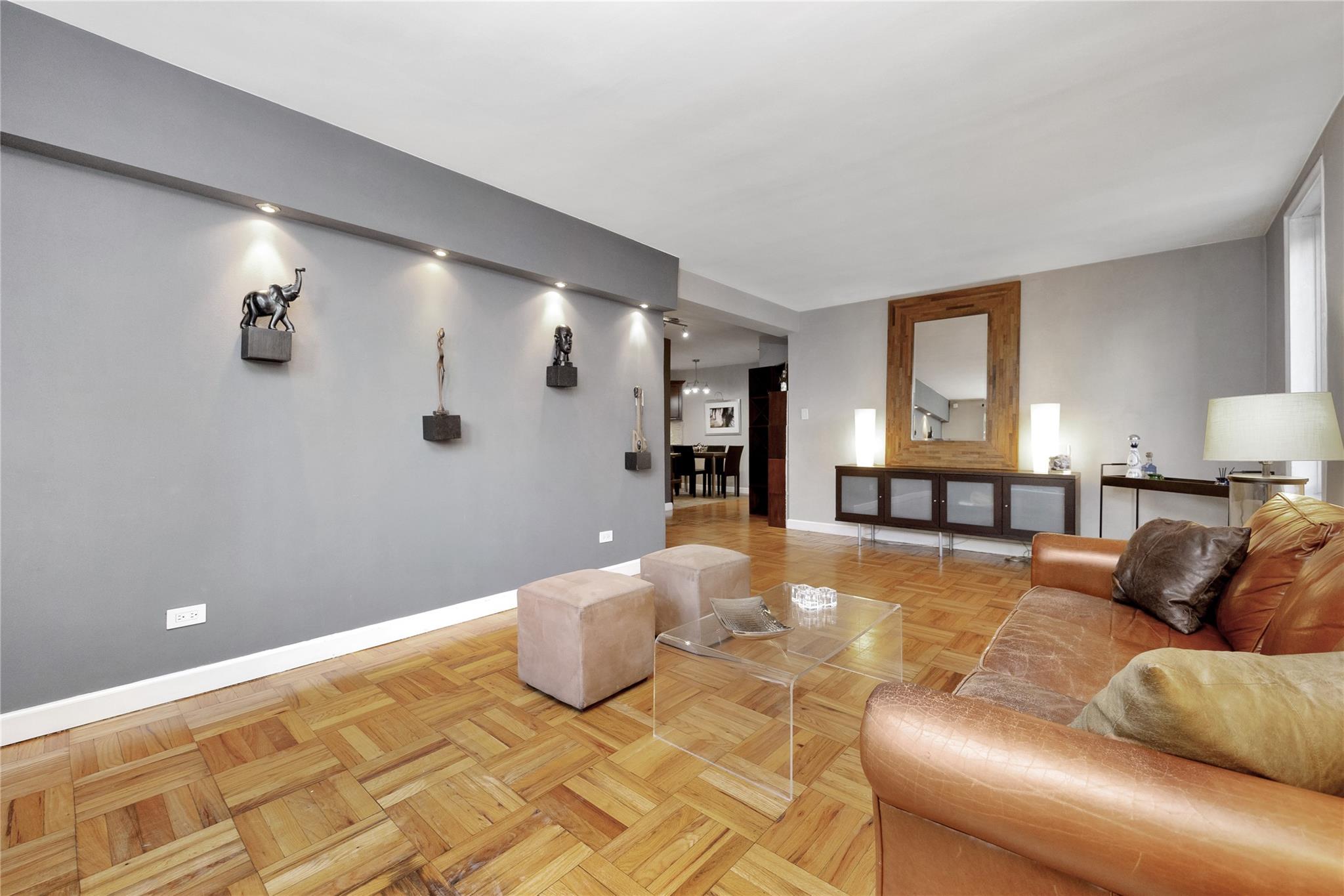 #20 photo, 140-50 Burden Crescent, Briarwood , NY 11435