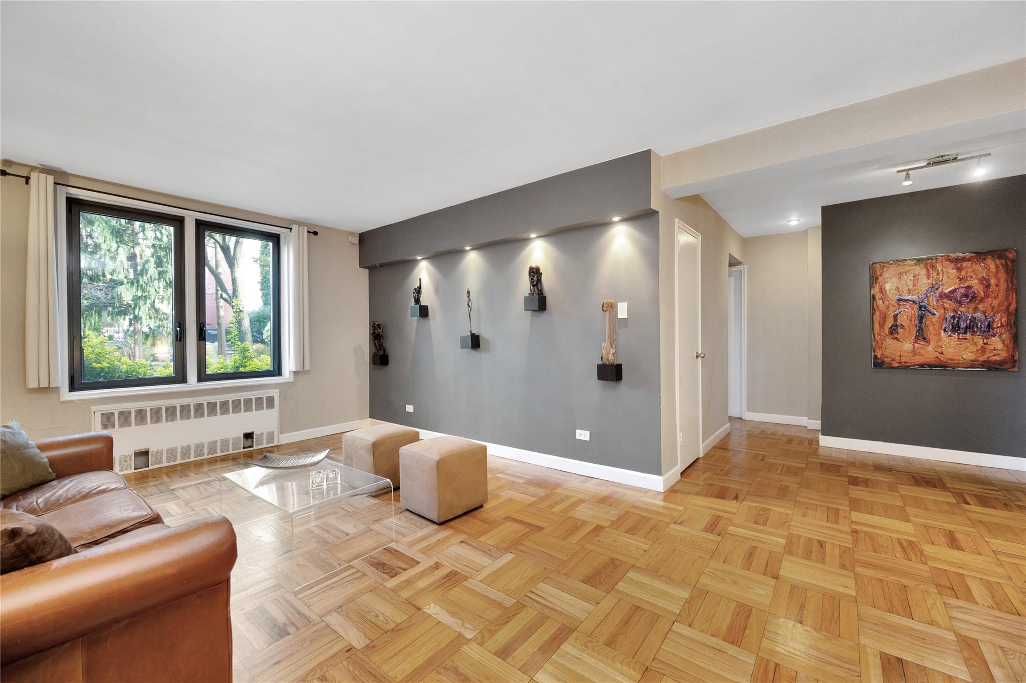 #6 photo, 140-50 Burden Crescent, Briarwood , NY 11435