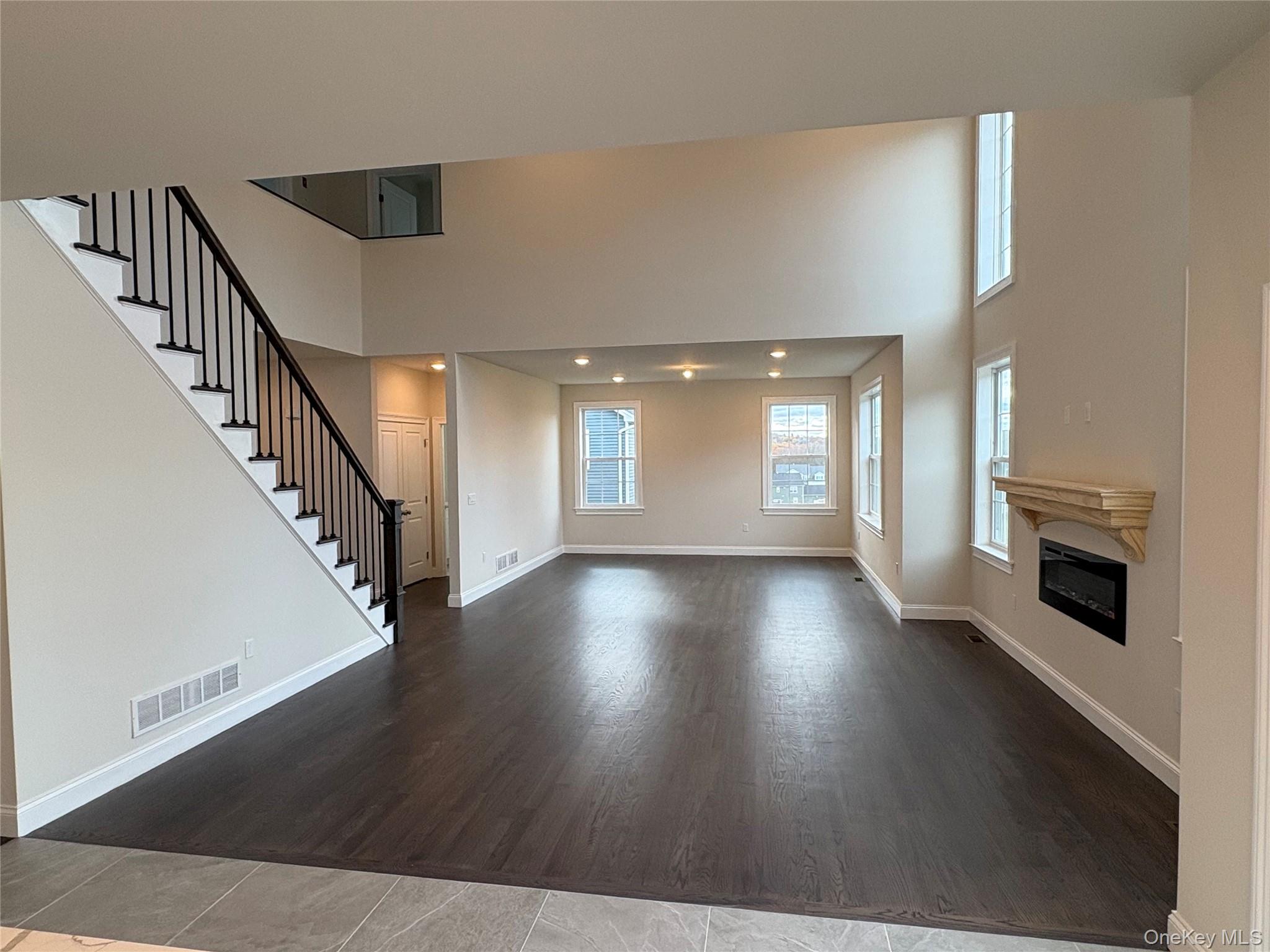 #4 photo, 21 Dartmouth Drive, Poughkeepsie , NY 12603