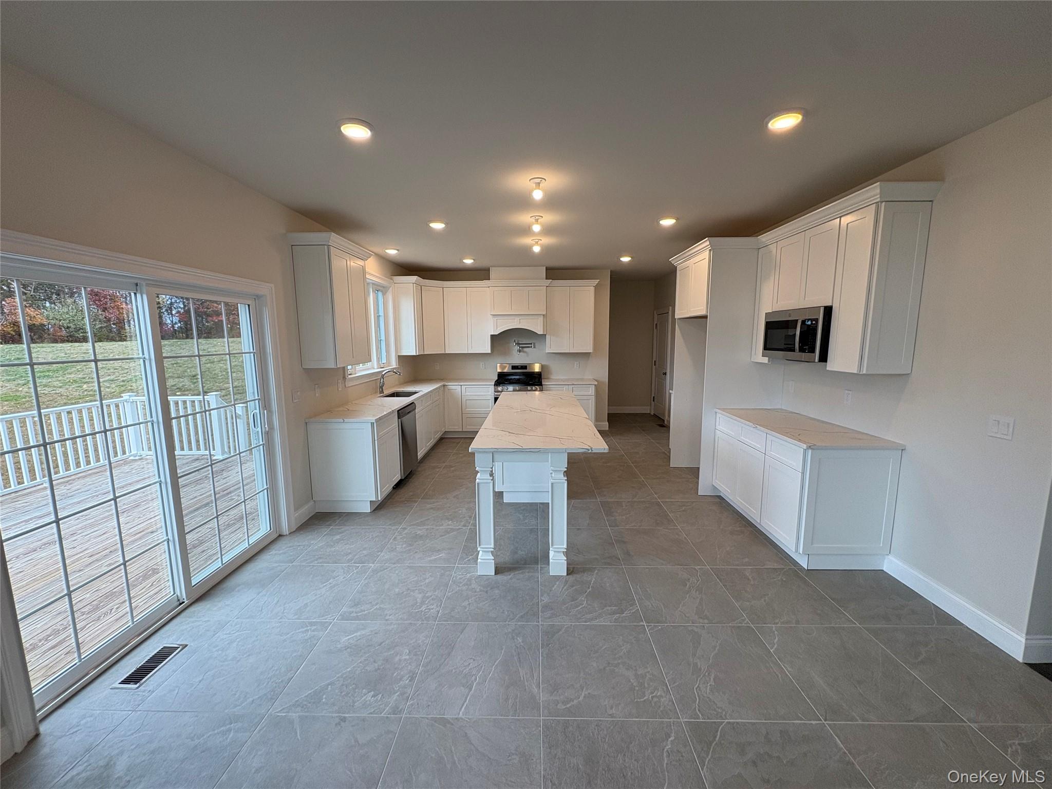 #7 photo, 21 Dartmouth Drive, Poughkeepsie , NY 12603