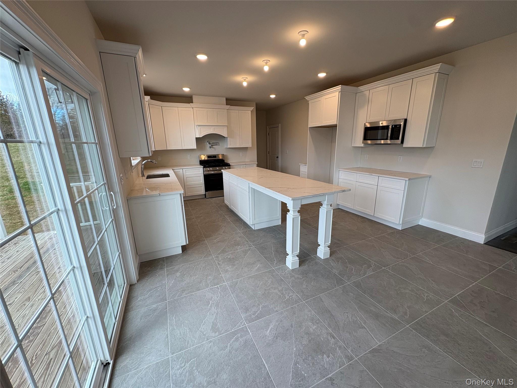 #8 photo, 21 Dartmouth Drive, Poughkeepsie , NY 12603