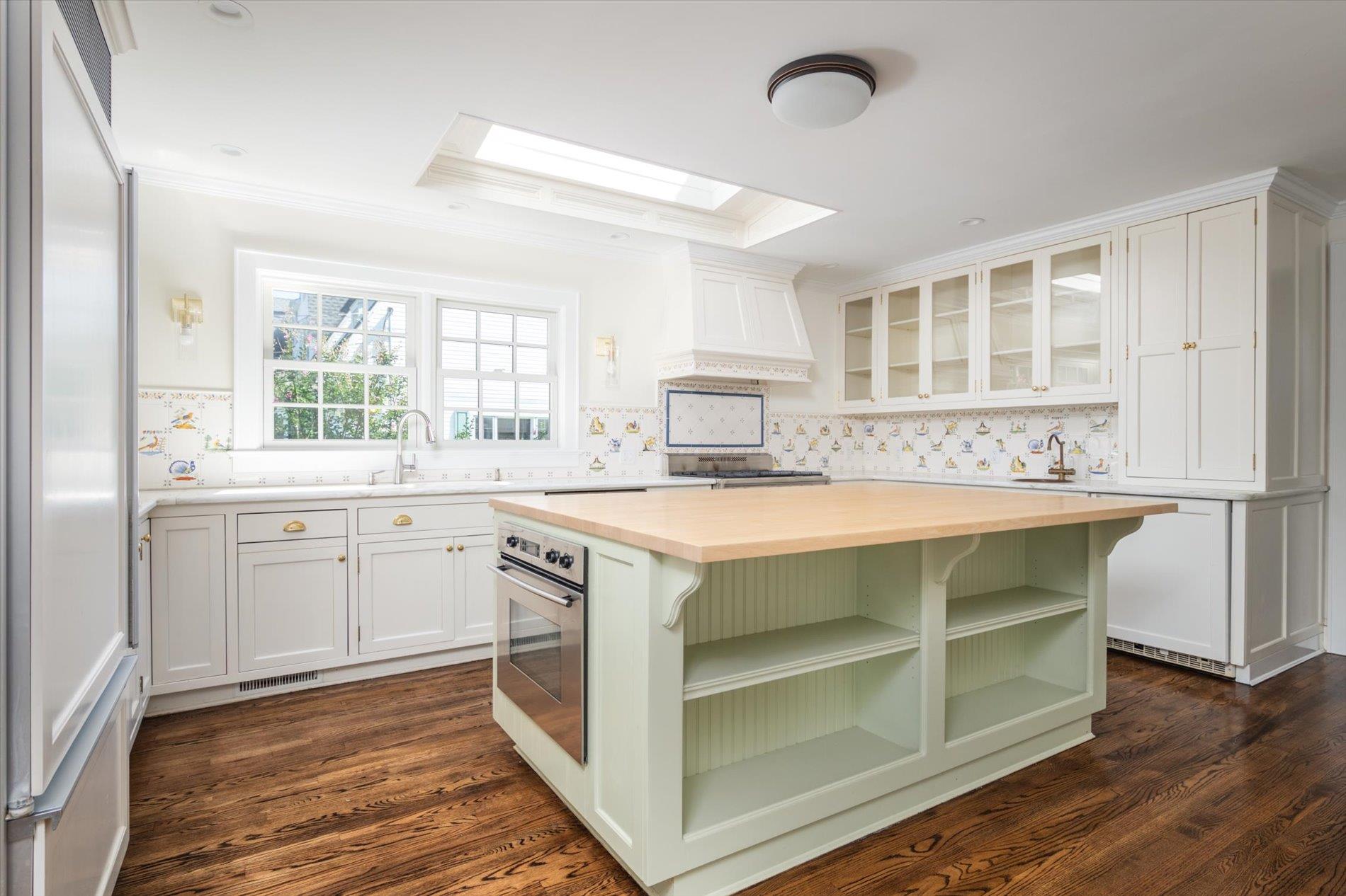 #18 photo, 67 3rd Street, Garden City , NY 11530