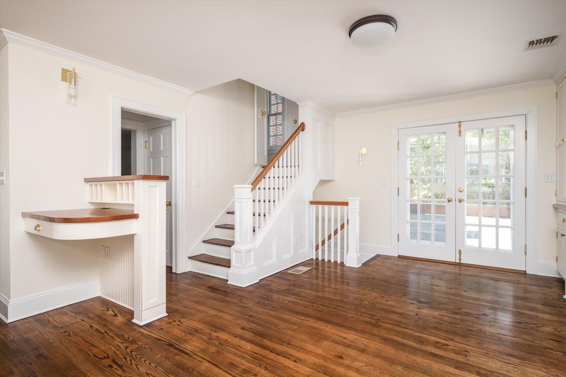 #19 photo, 67 3rd Street, Garden City , NY 11530