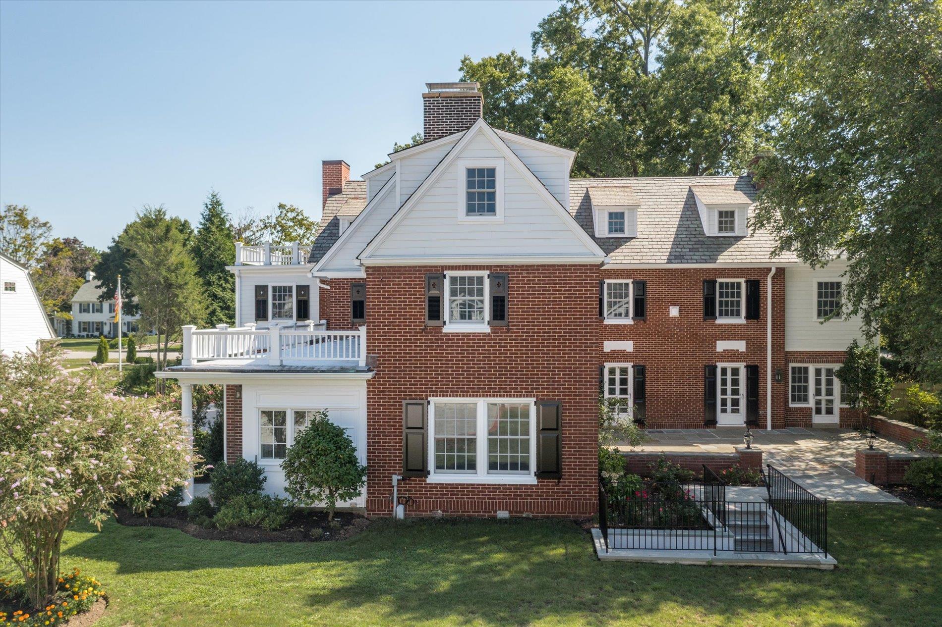 #6 photo, 67 3rd Street, Garden City , NY 11530