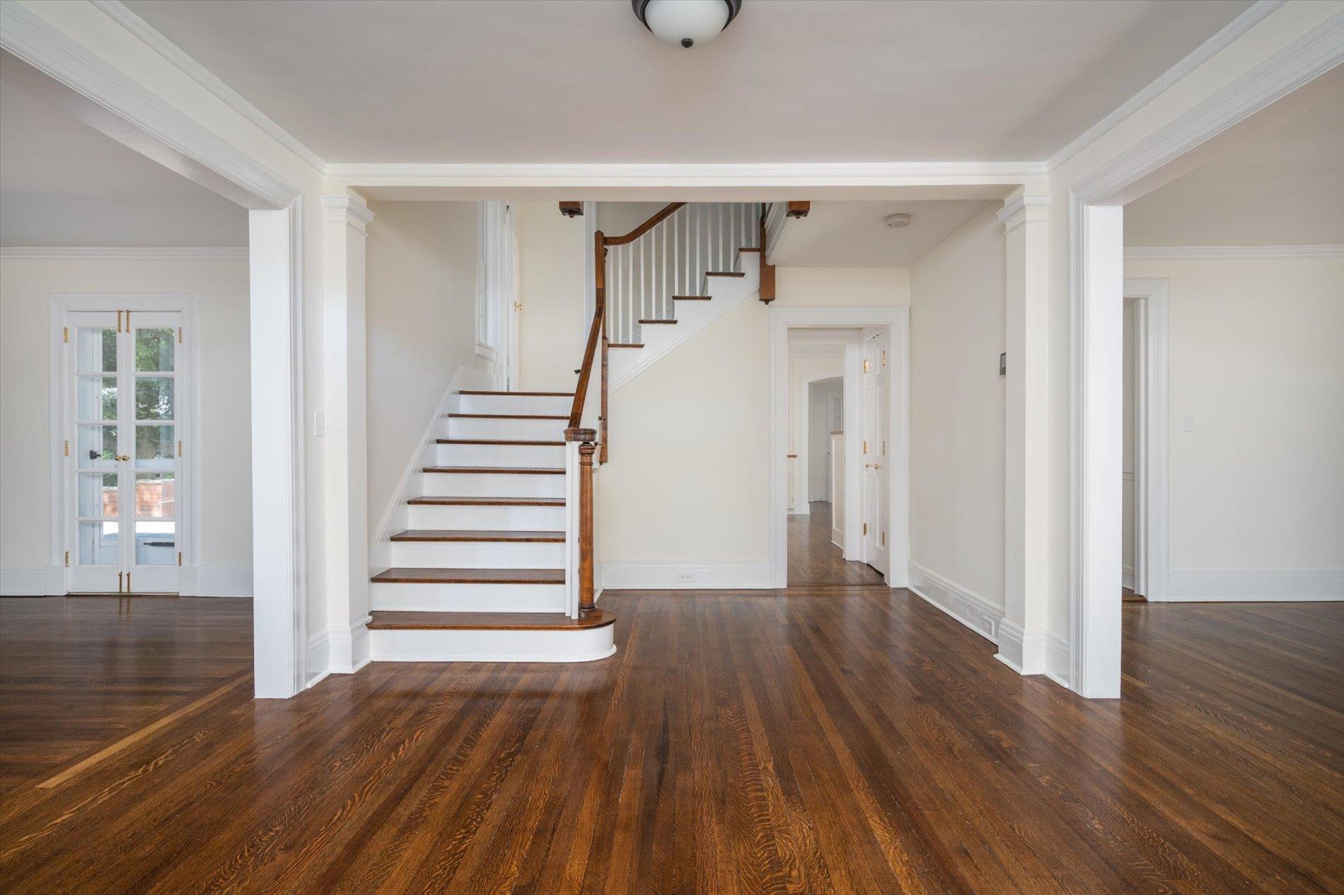 #8 photo, 67 3rd Street, Garden City , NY 11530