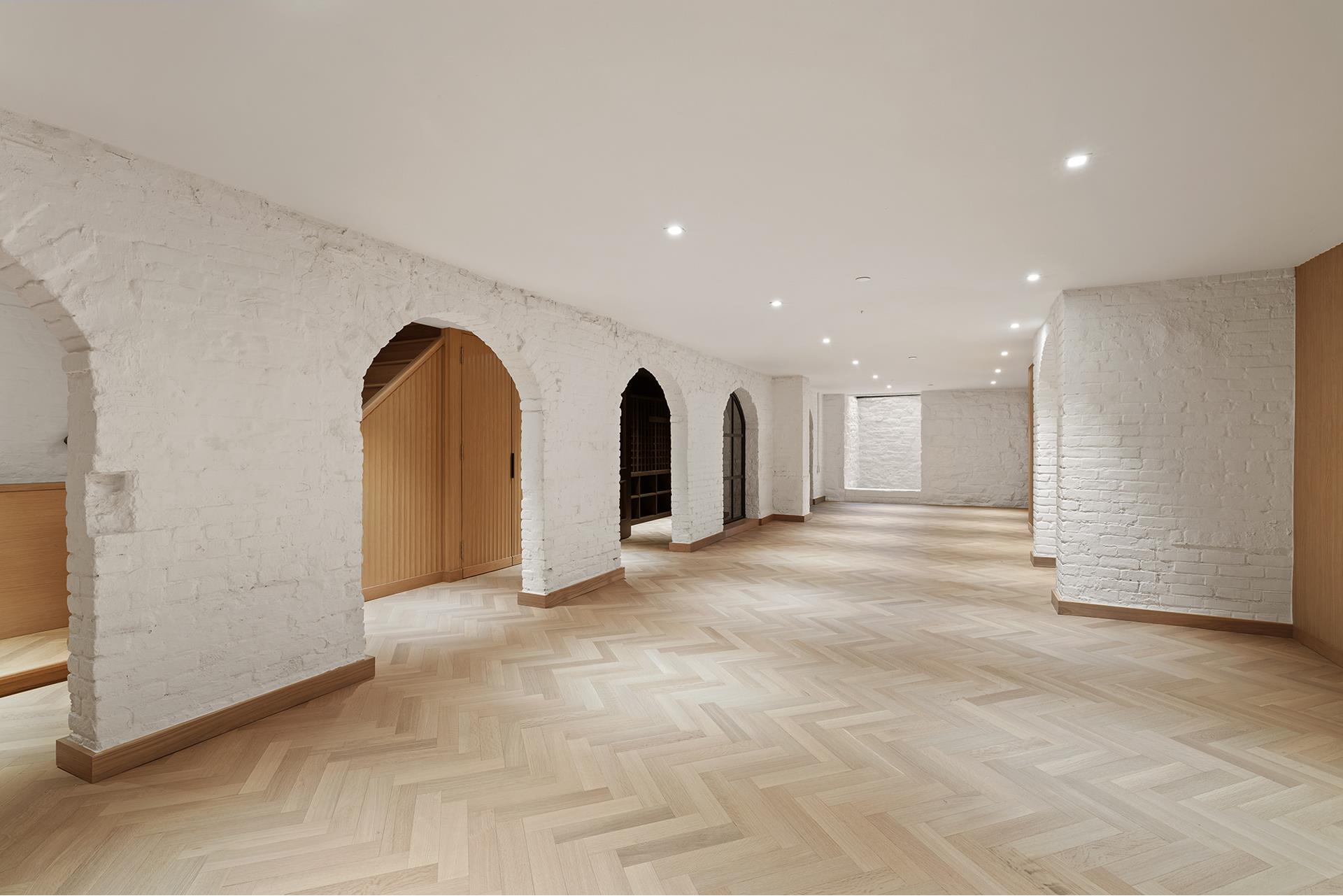 #16 photo, 127 W 11TH Street, Greenwich Village , NY 10011