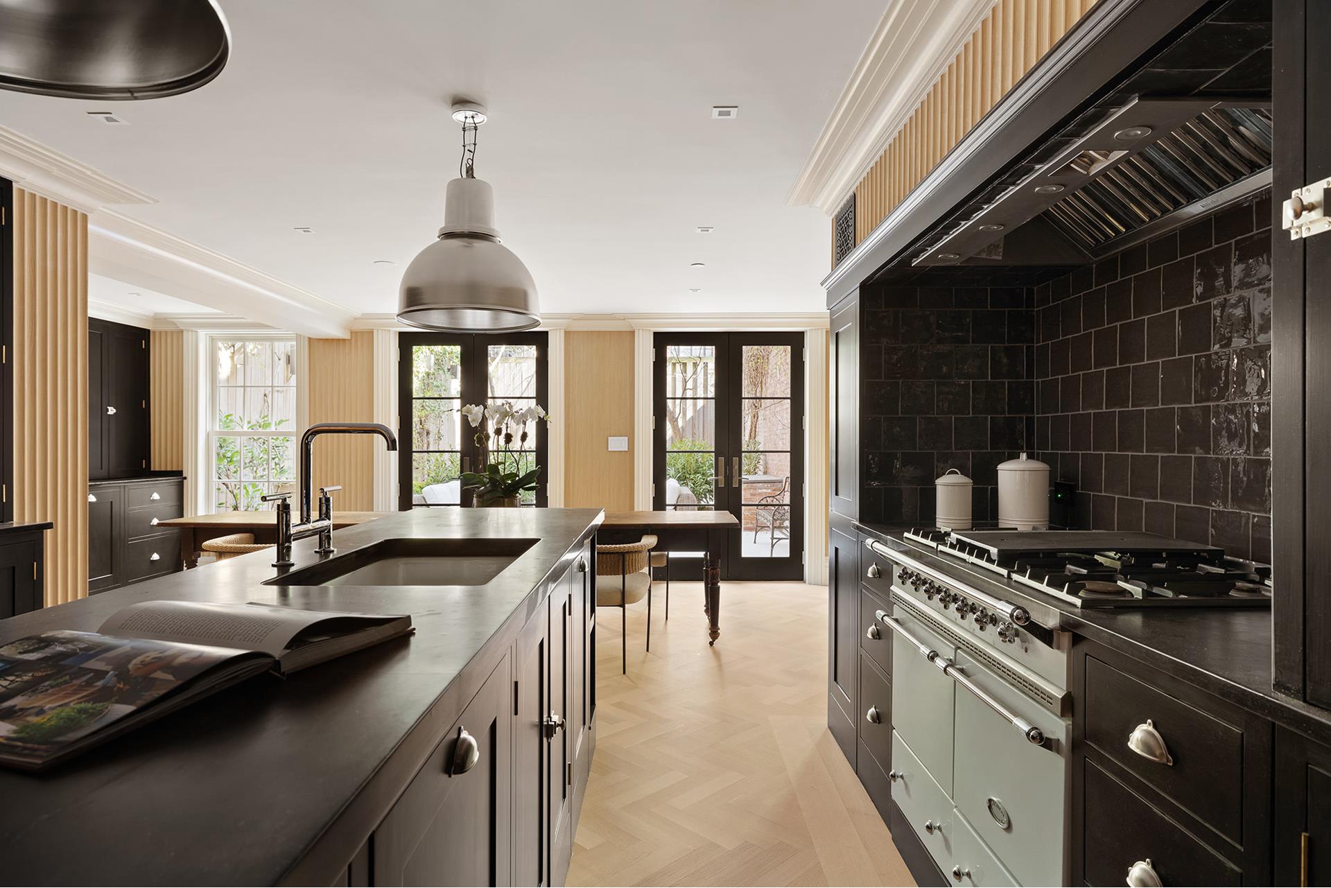 #4 photo, 127 W 11TH Street, Greenwich Village , NY 10011