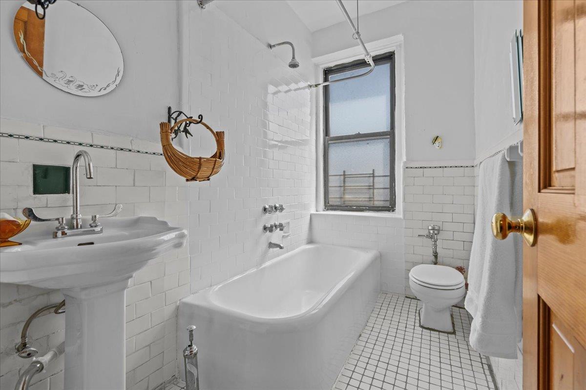 #10 photo, 3390 WAYNE Avenue, Norwood , NY 10467