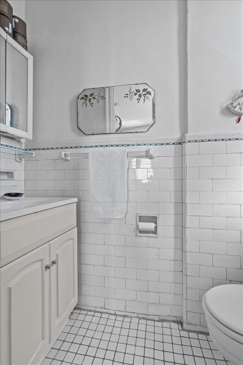 #11 photo, 3390 WAYNE Avenue, Norwood , NY 10467