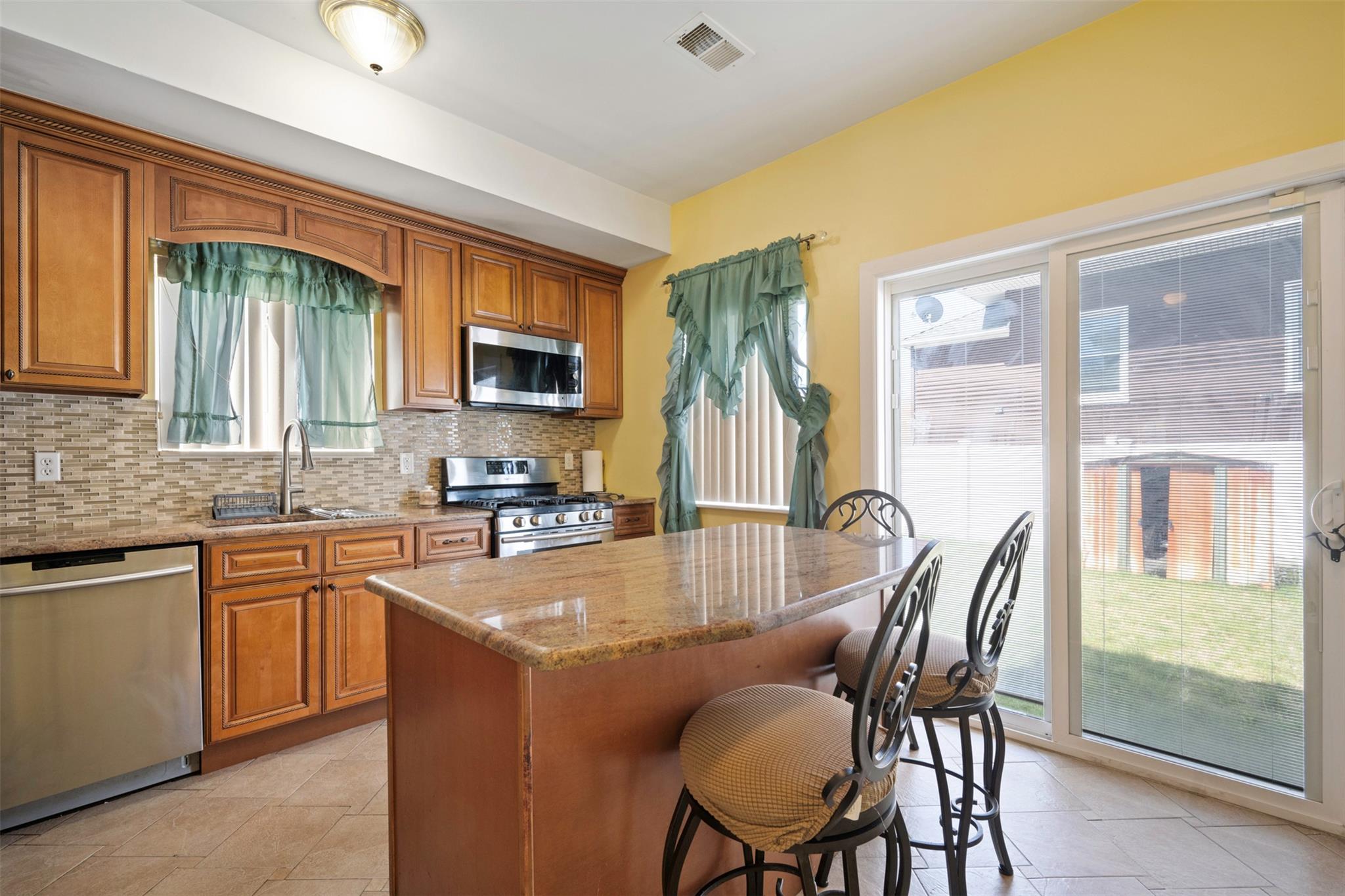 #8 photo, 439 Beach 69th Street, 皇后區 Far Rockaway , NY 11692