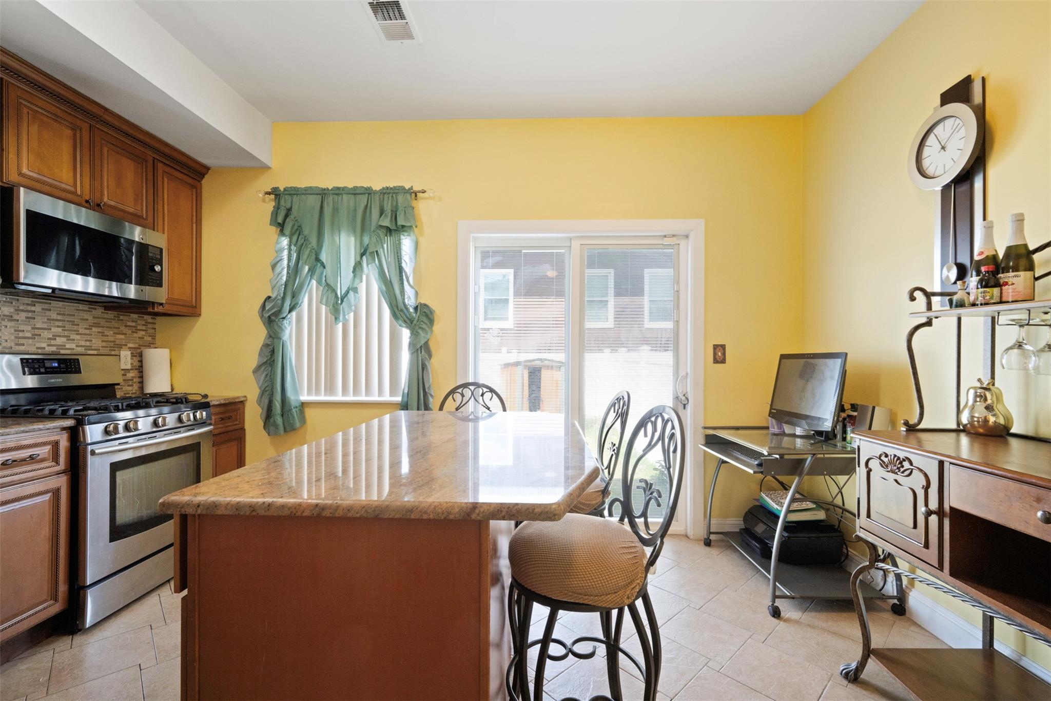 #9 photo, 439 Beach 69th Street, 皇后區 Far Rockaway , NY 11692