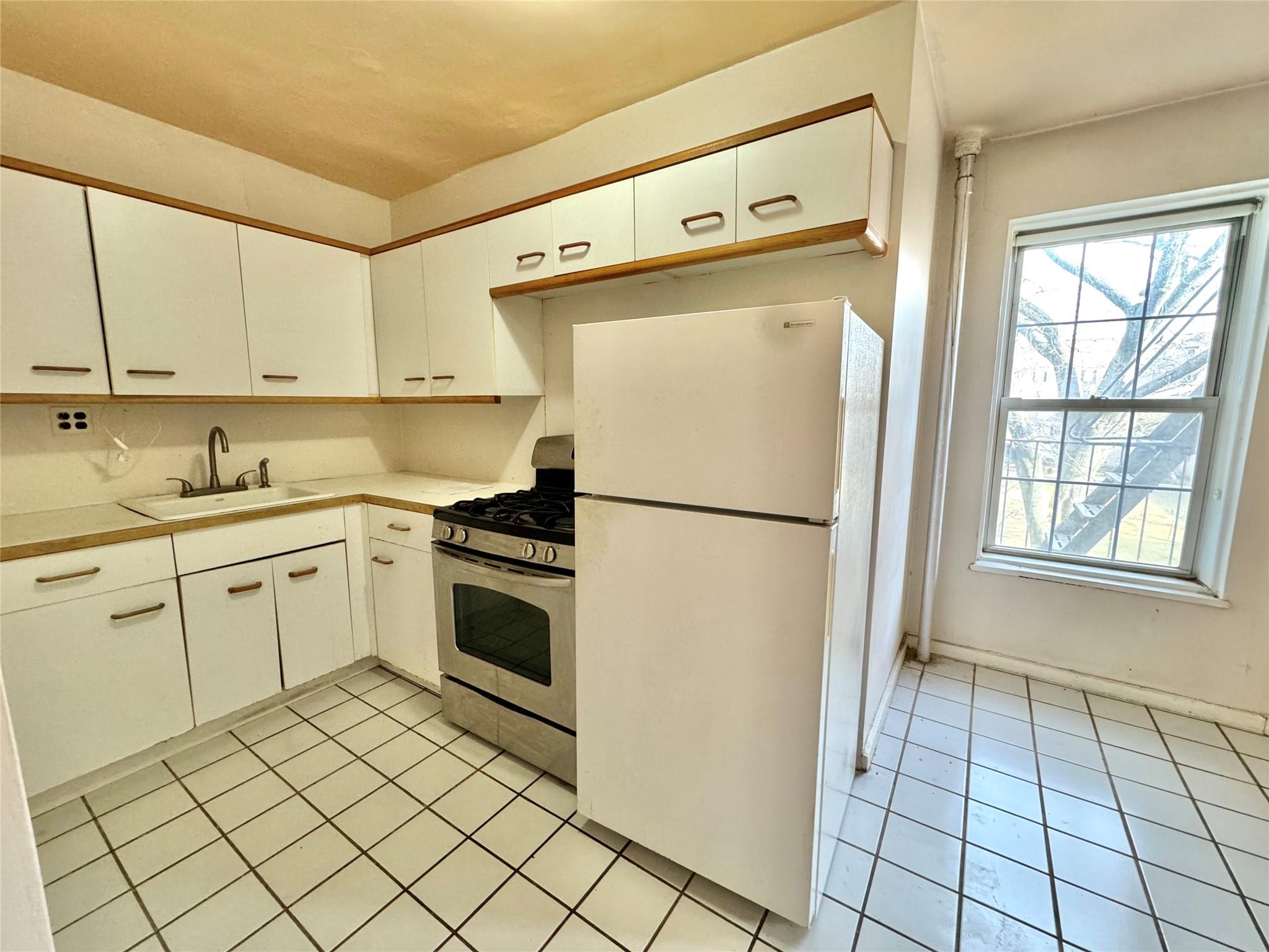 #8 photo, 3045 Hobart Street, Woodside , NY 11377