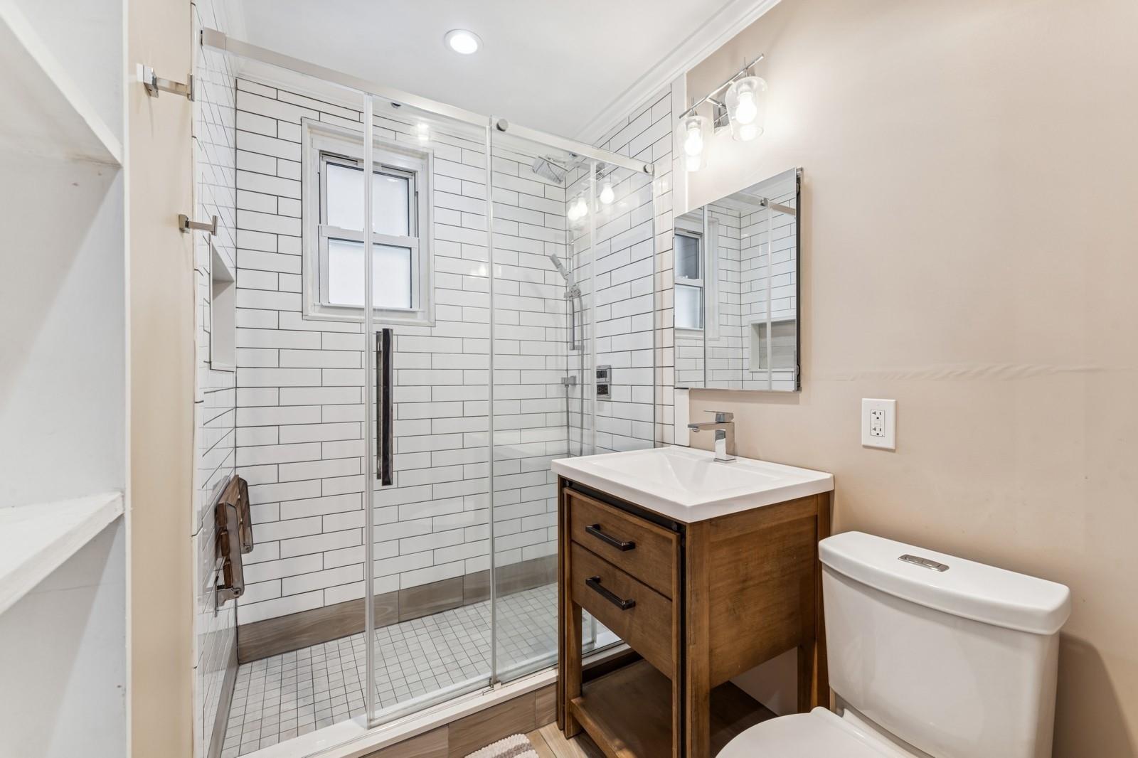 #13 photo, 241-20 Northern Boulevard, クイーンズ区 Little Neck , NY 11362