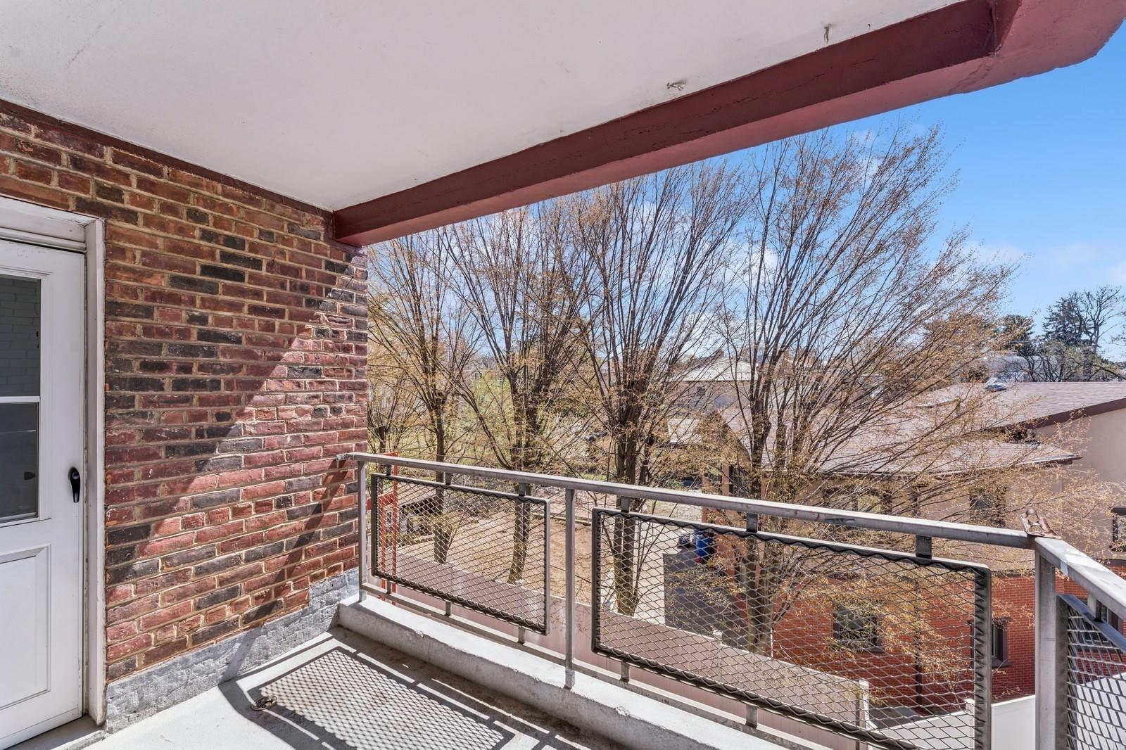 #16 photo, 241-20 Northern Boulevard, クイーンズ区 Little Neck , NY 11362