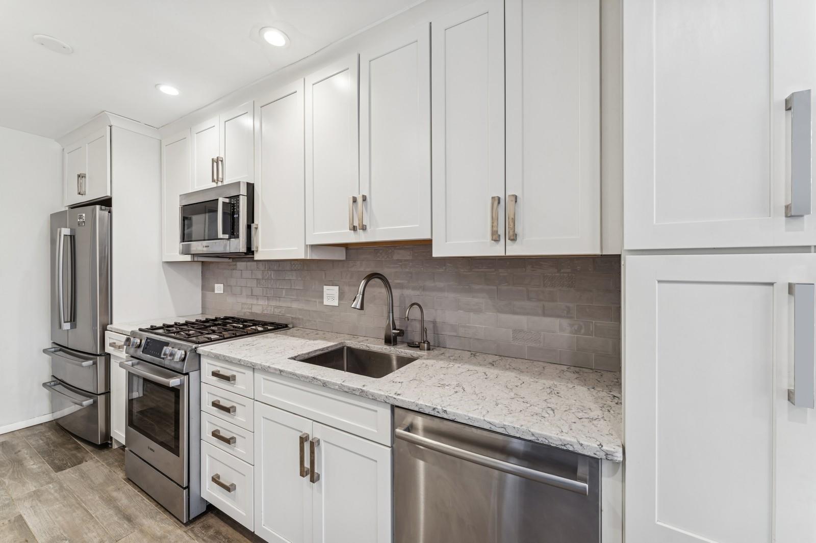 #2 photo, 241-20 Northern Boulevard, クイーンズ区 Little Neck , NY 11362