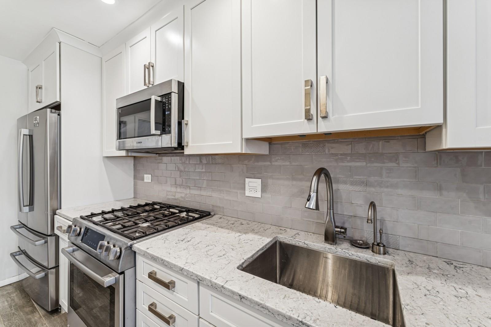 #3 photo, 241-20 Northern Boulevard, クイーンズ区 Little Neck , NY 11362