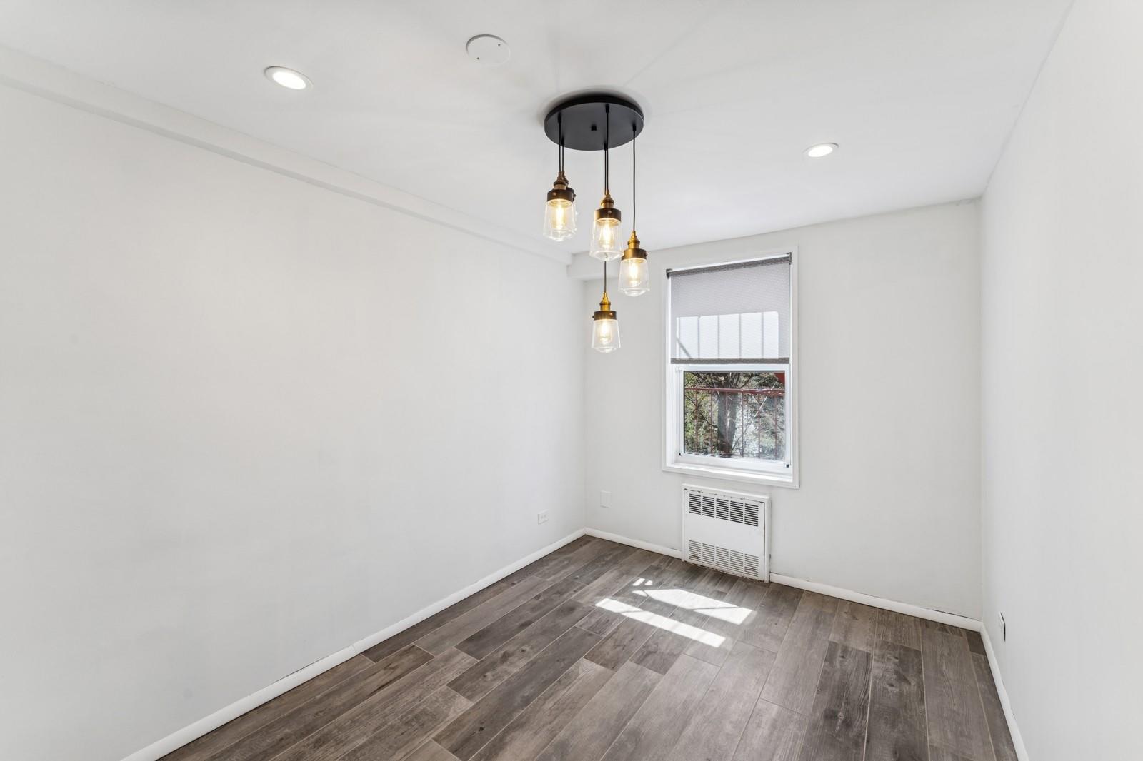 #5 photo, 241-20 Northern Boulevard, クイーンズ区 Little Neck , NY 11362