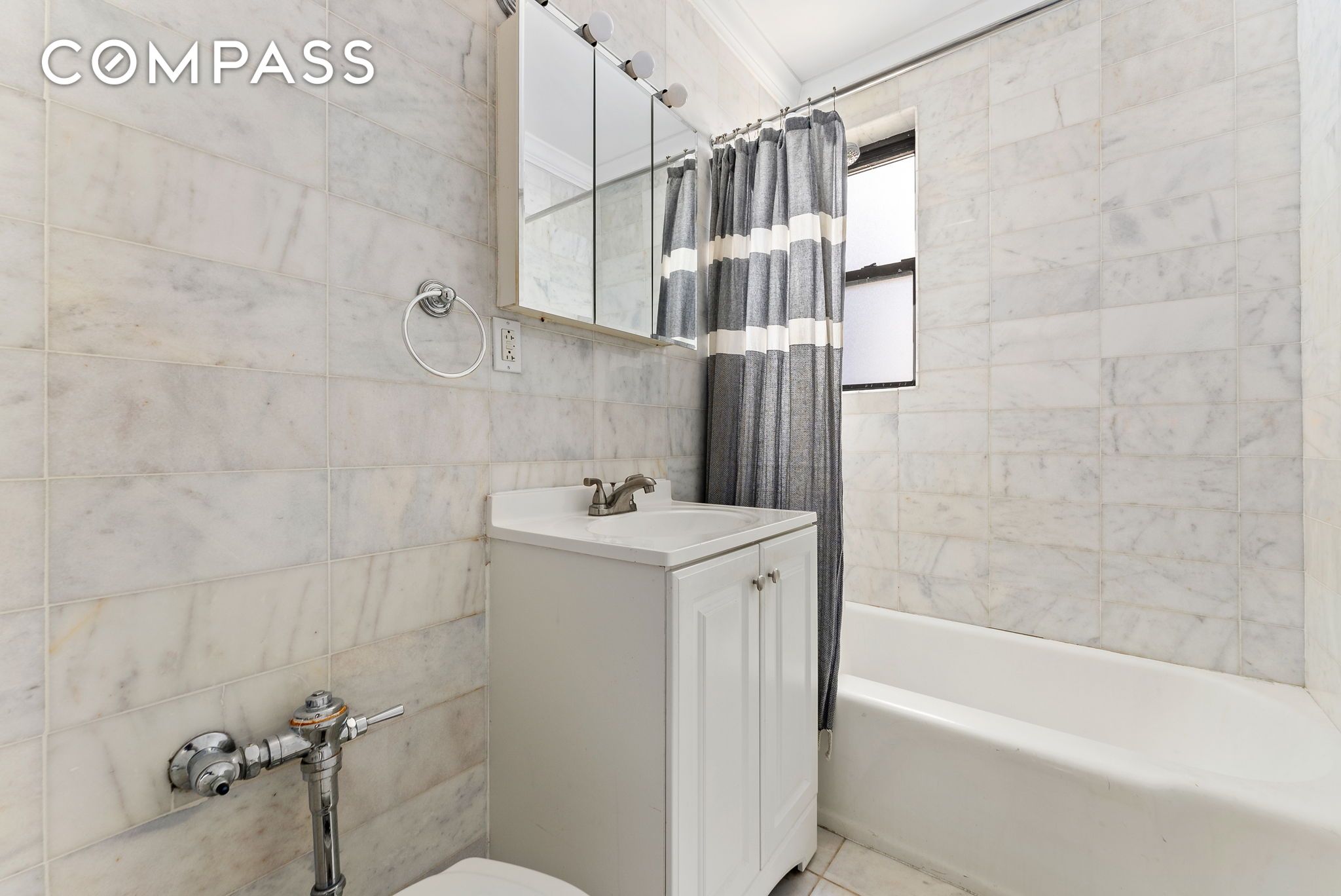 #10 photo, 675 Academy Street, マンハッタン Inwood , NY 10034