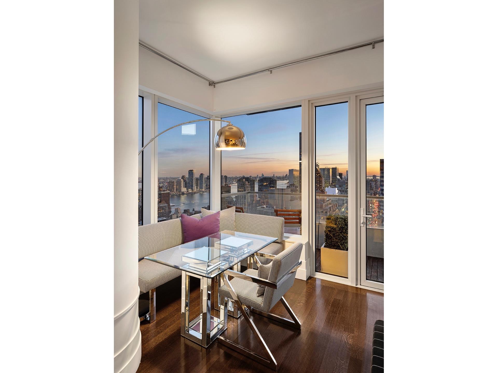 #18 photo, New York City, マンハッタン Sutton Place , NY 10022