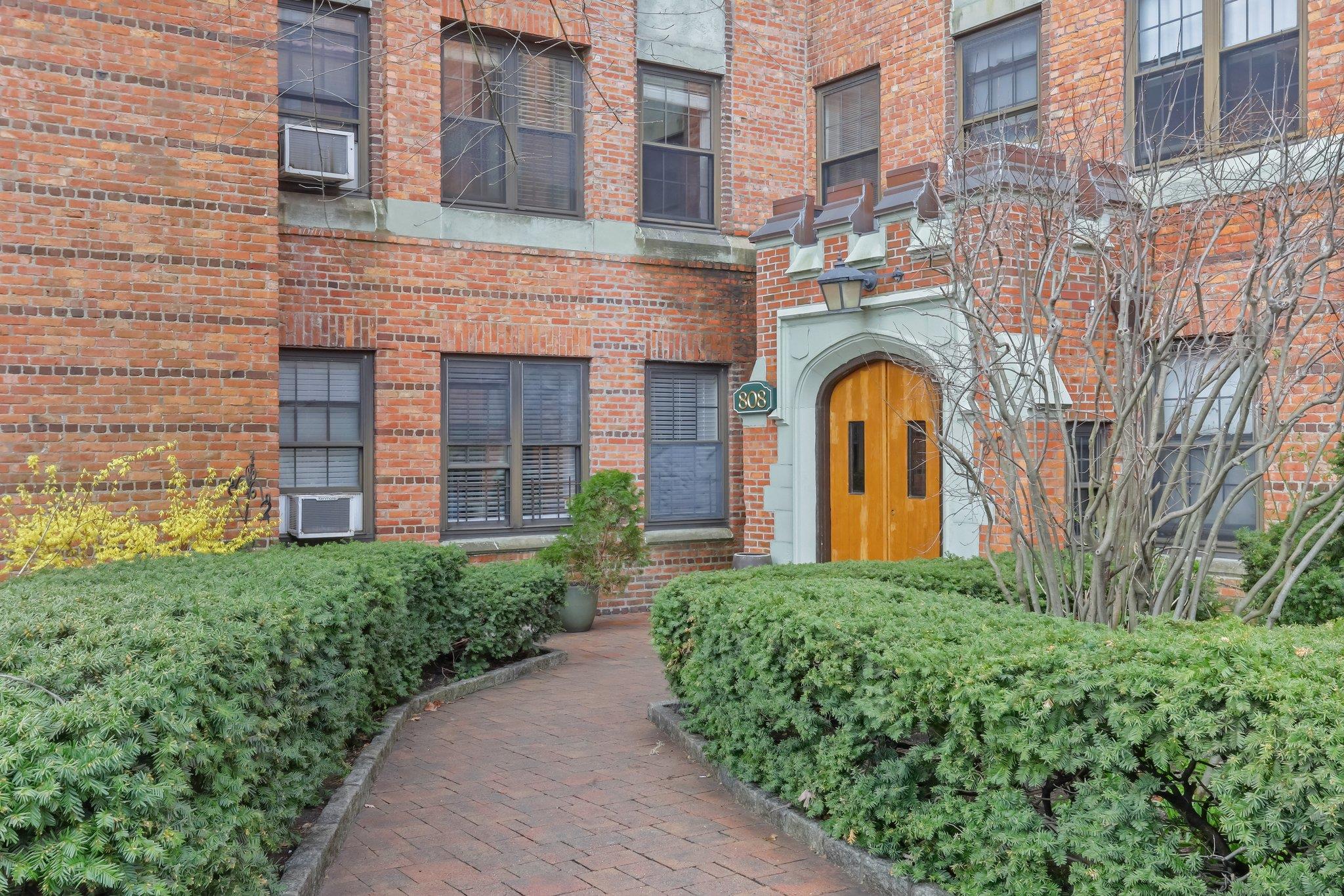 #2 photo, 808 Bronx River, Bronxville , NY 10708