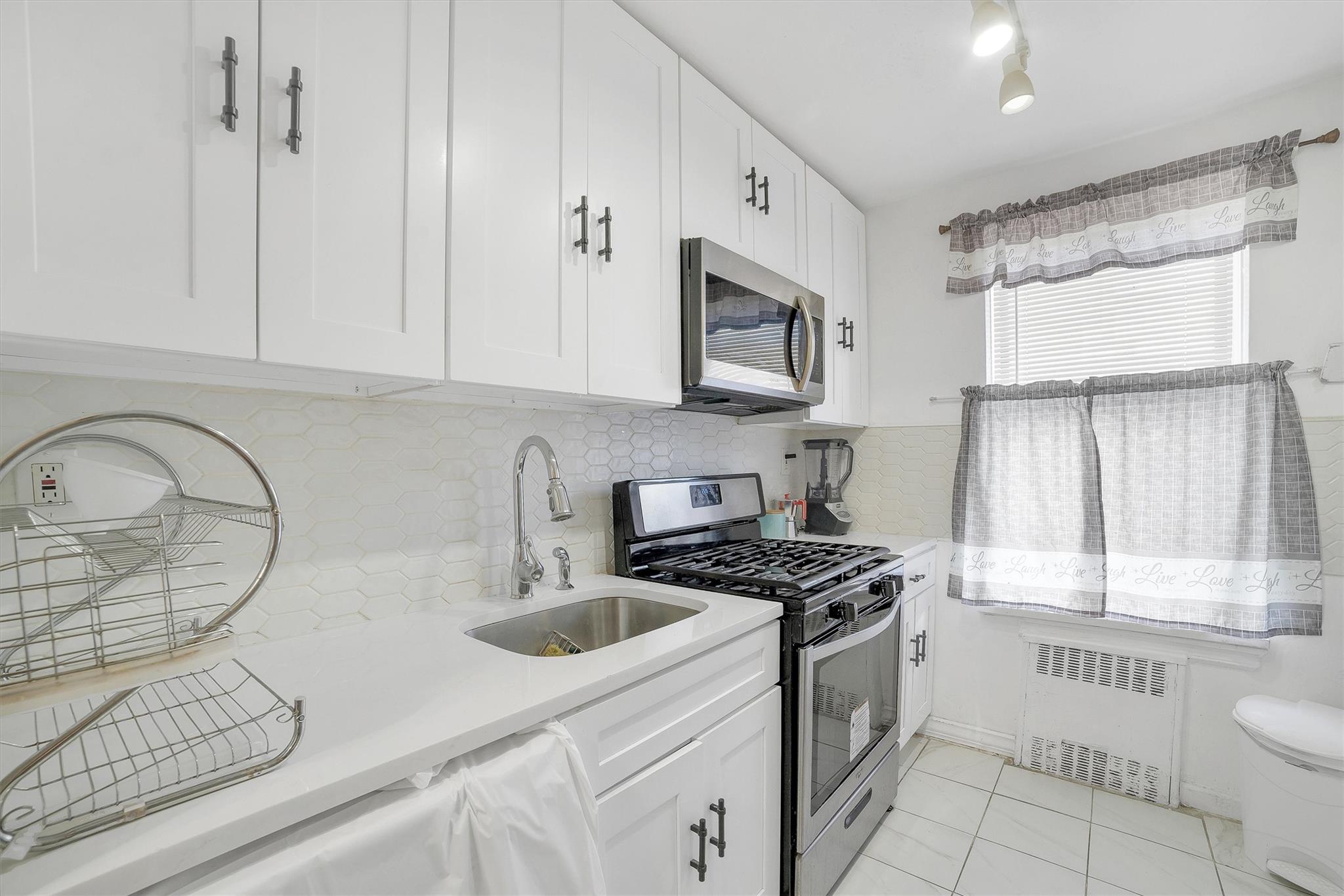 #11 photo, 2750 Olinville Avenue, ブロンクス区 Bronx , NY 10467