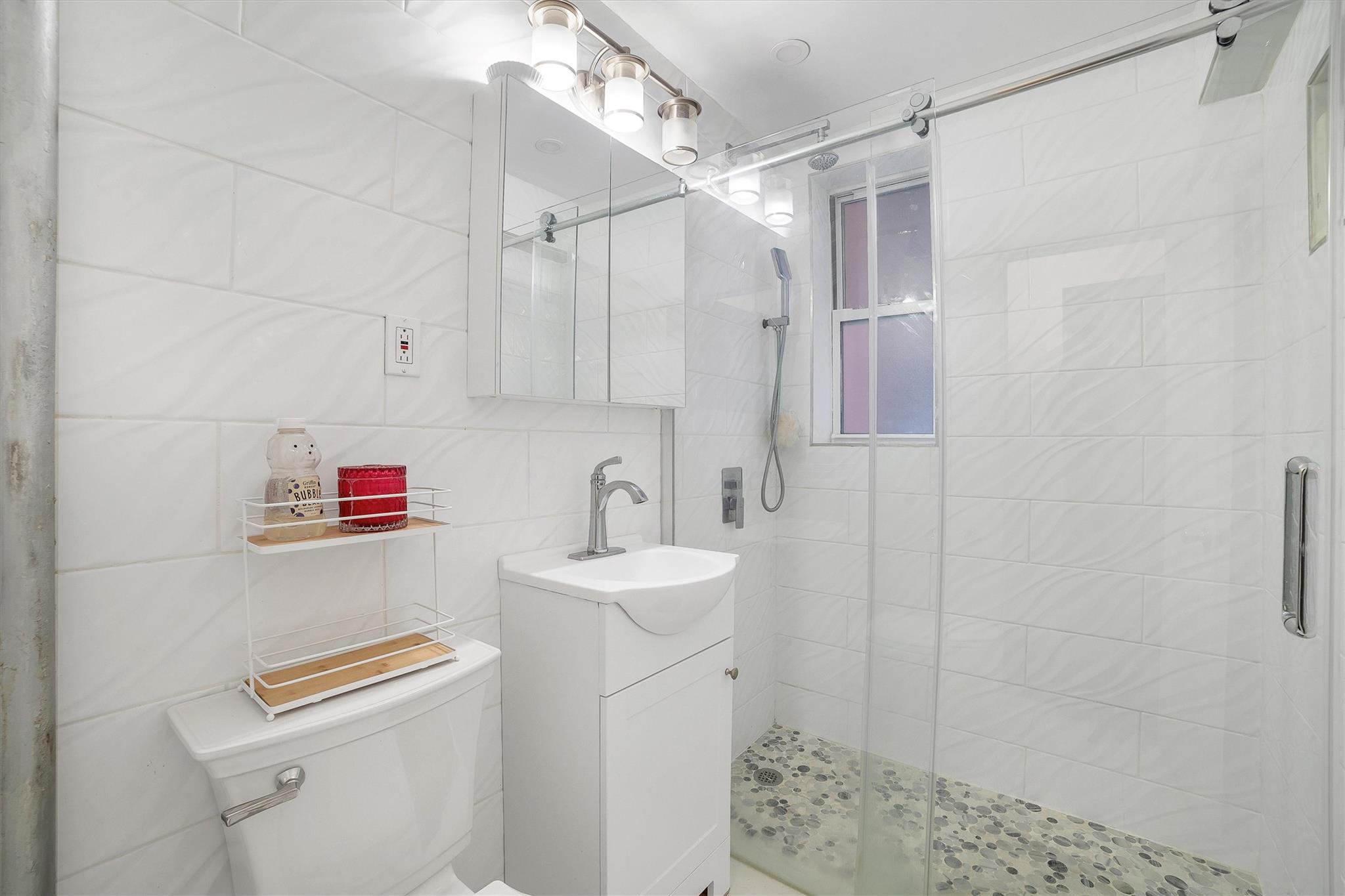 #16 photo, 2750 Olinville Avenue, ブロンクス区 Bronx , NY 10467