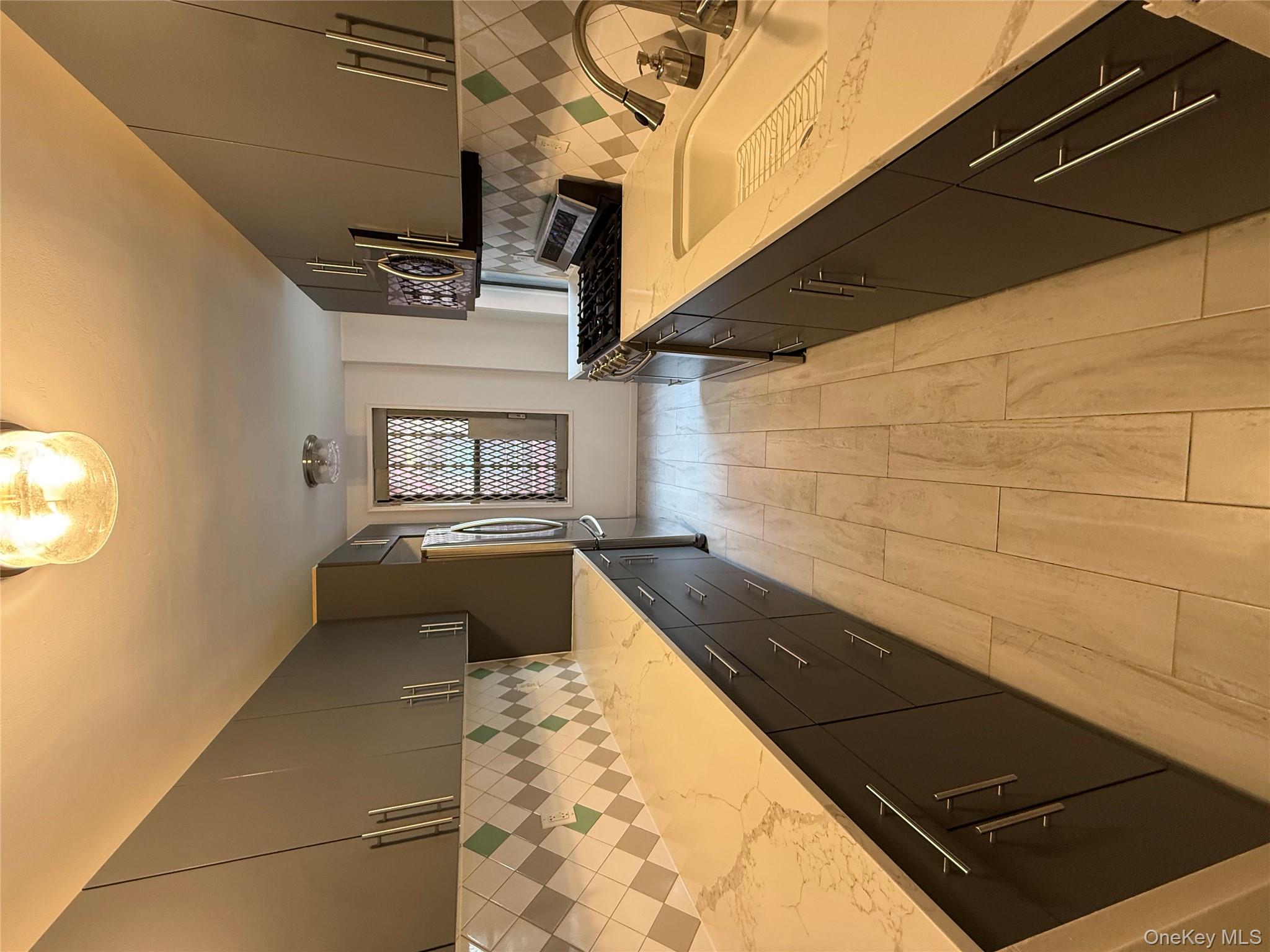 #15 photo, 65-15 38th Avenue, クイーンズ区 Woodside , NY 11377