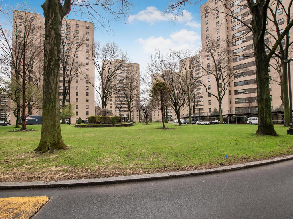 #14 photo, 4 Fordham Hill Oval, ブロンクス区 Bronx , NY 10468