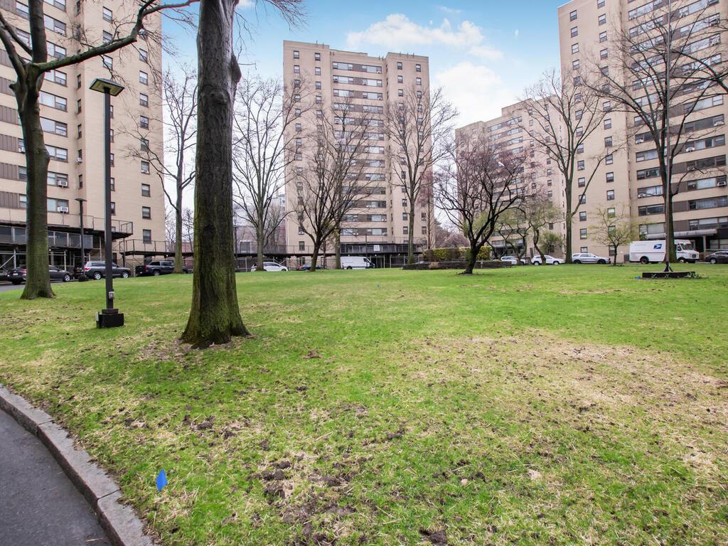 #15 photo, 4 Fordham Hill Oval, ブロンクス区 Bronx , NY 10468