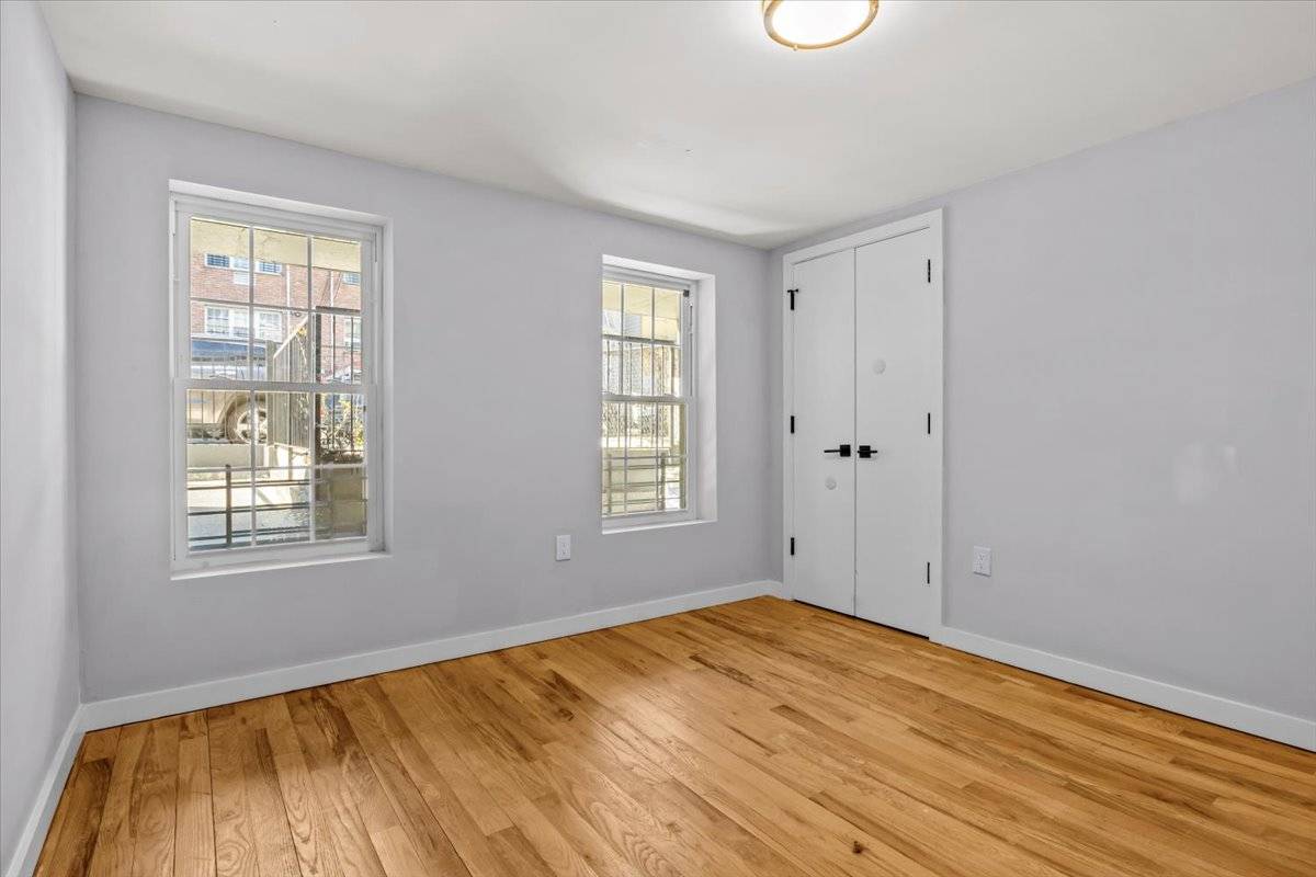 #13 photo, 807 elsmere pl, West Bronx , NY 10460