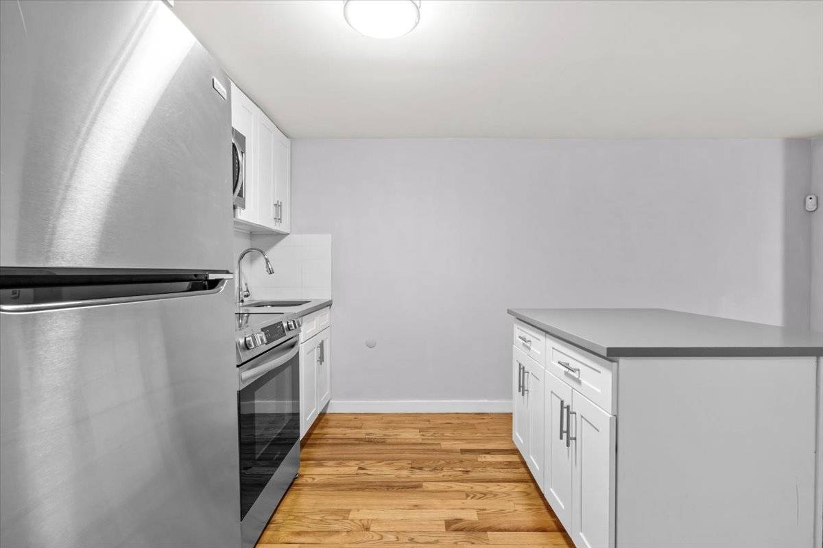 #3 photo, 807 elsmere pl, West Bronx , NY 10460