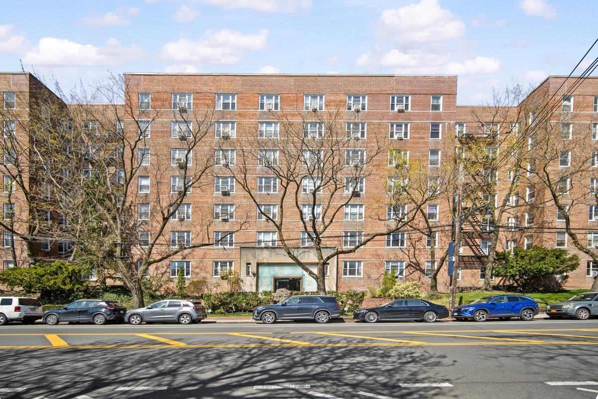 #4 photo, 5601 RIVERDALE Avenue, ブロンクス区 North Riverdale , NY 10471