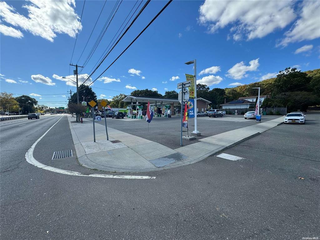 #2 photo, 703 Walt Whitman Road, サフォーク郡 Melville , NY 11747