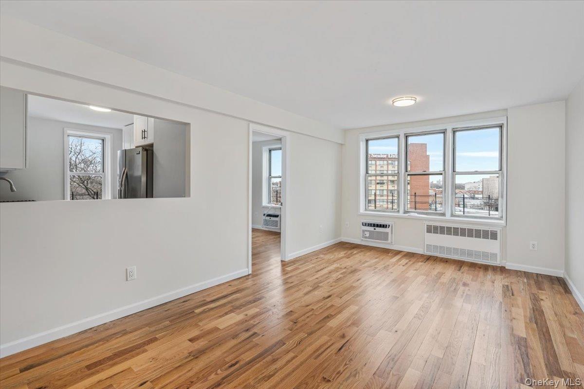 #12 photo, 59-30 108 Street, クイーンズ区 Corona , NY 11368