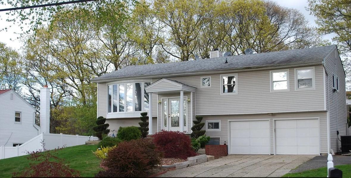 #2 photo, 23 Ridge Court, Smithtown , NY 11788