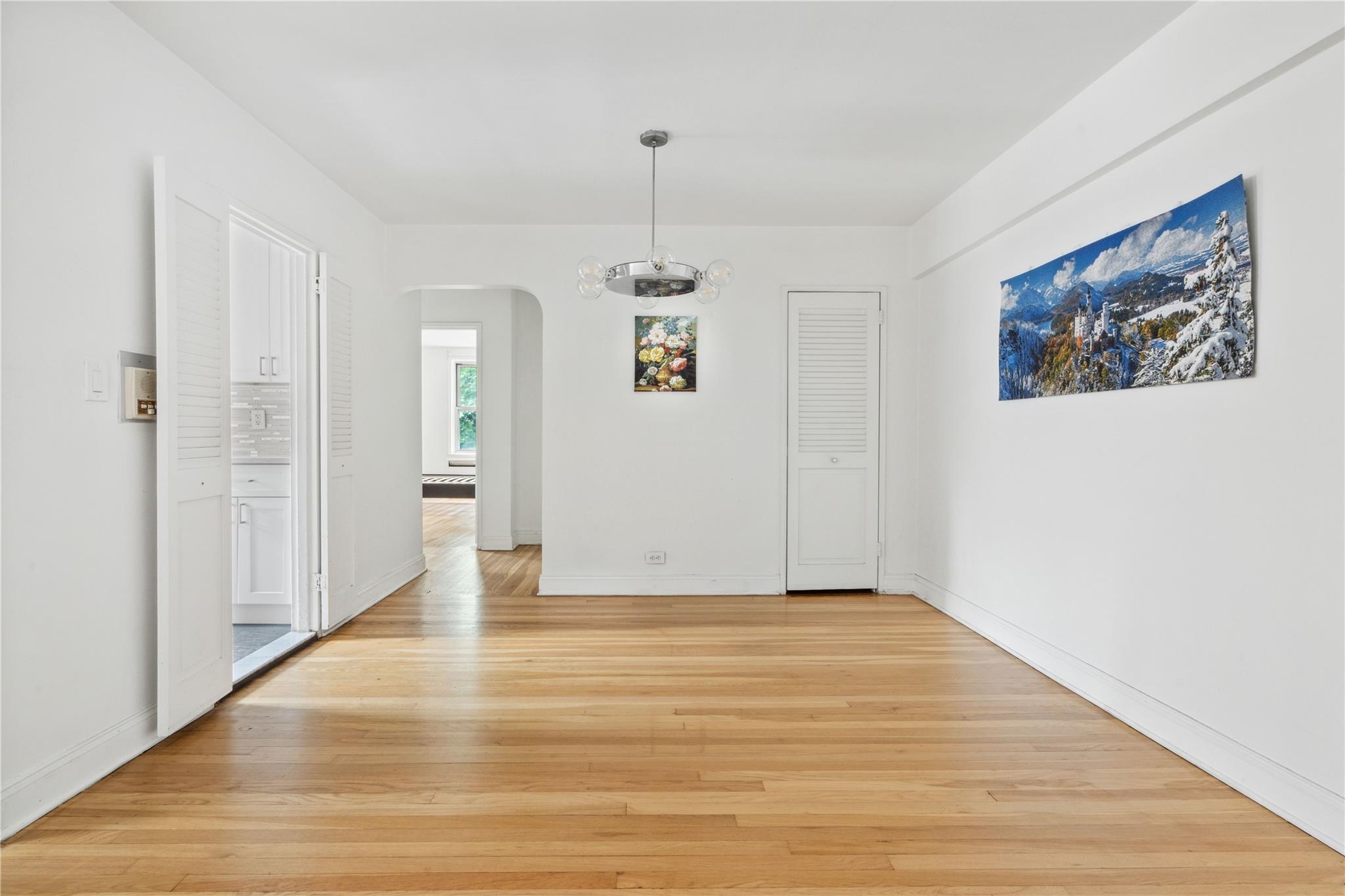 #4 photo, 72-81 113th Streets, クイーンズ区 Forest Hills , NY 11375