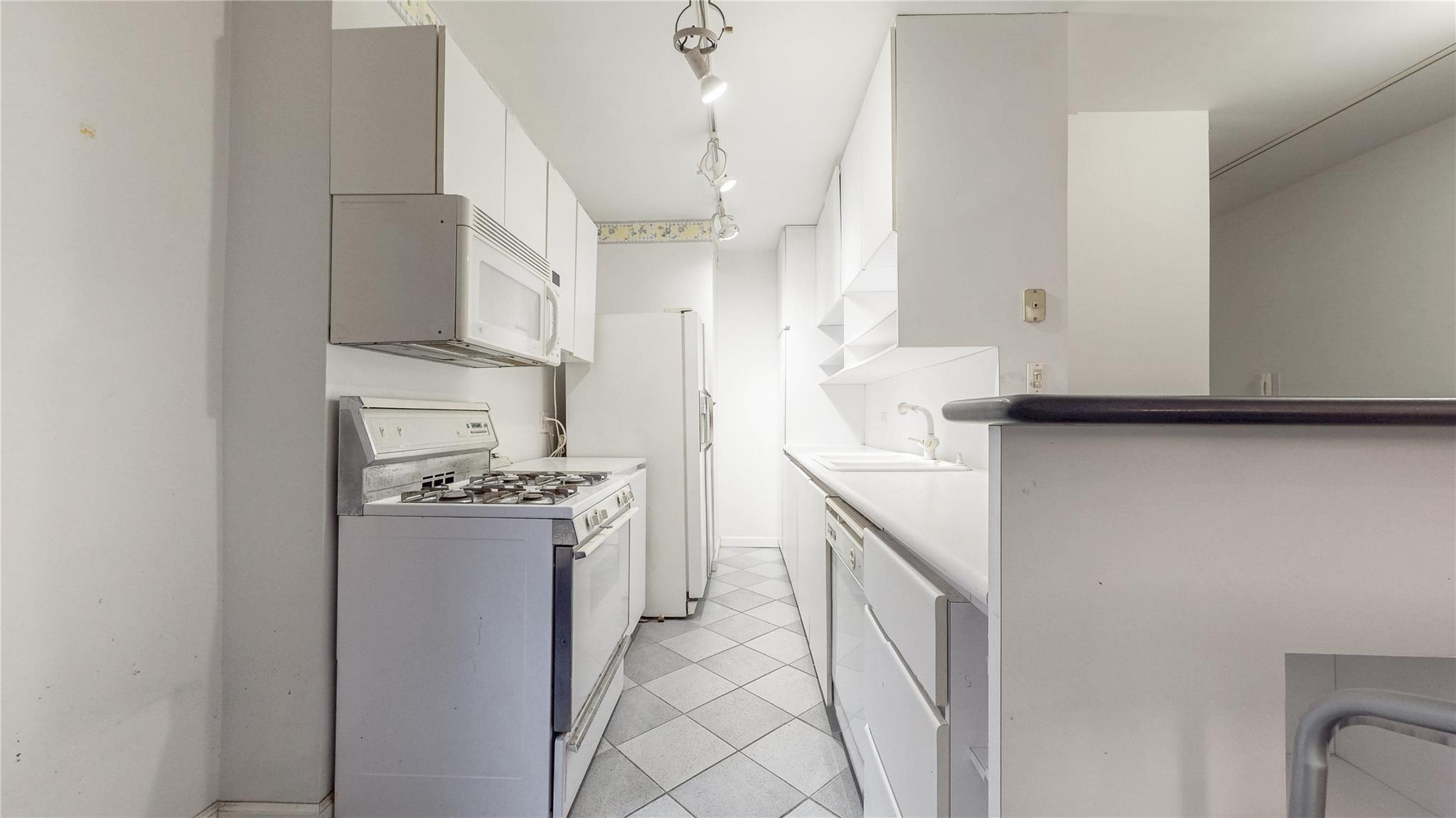 #11 photo, 109-14 Ascan Avenue, クイーンズ区 Forest Hills , NY 11375