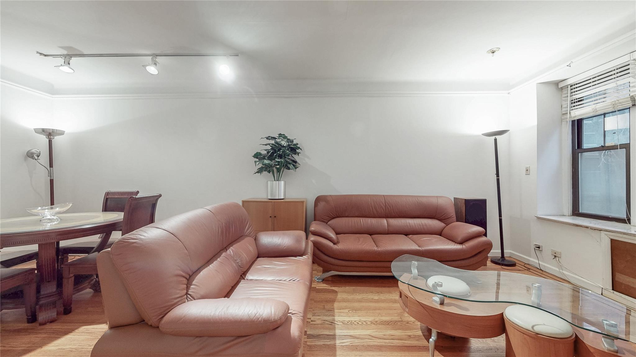 #3 photo, 109-14 Ascan Avenue, クイーンズ区 Forest Hills , NY 11375