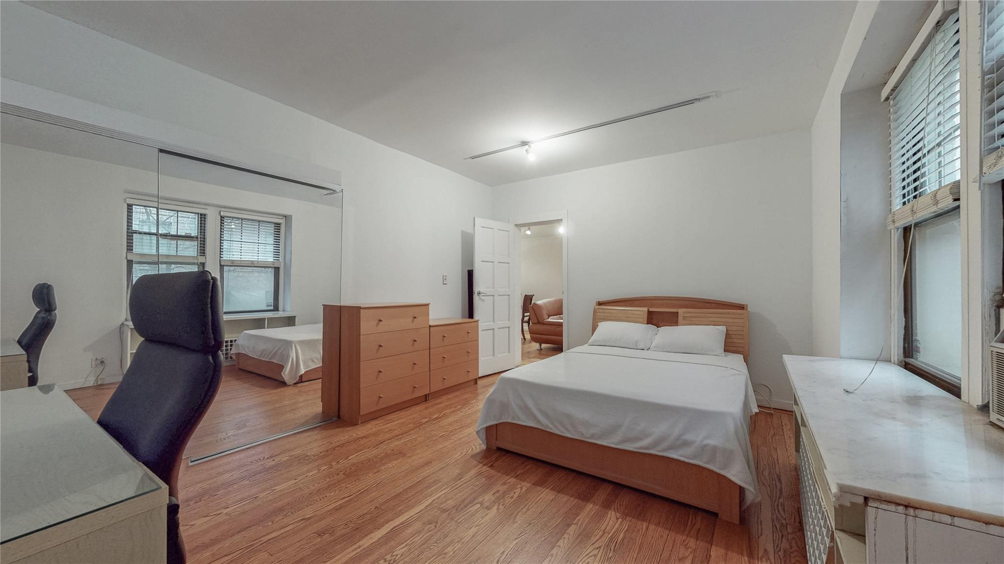 #6 photo, 109-14 Ascan Avenue, クイーンズ区 Forest Hills , NY 11375