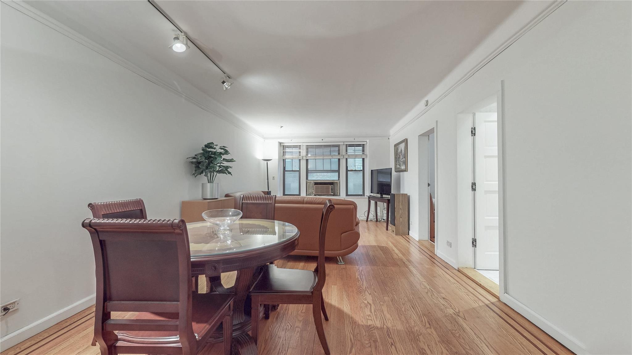 #8 photo, 109-14 Ascan Avenue, クイーンズ区 Forest Hills , NY 11375