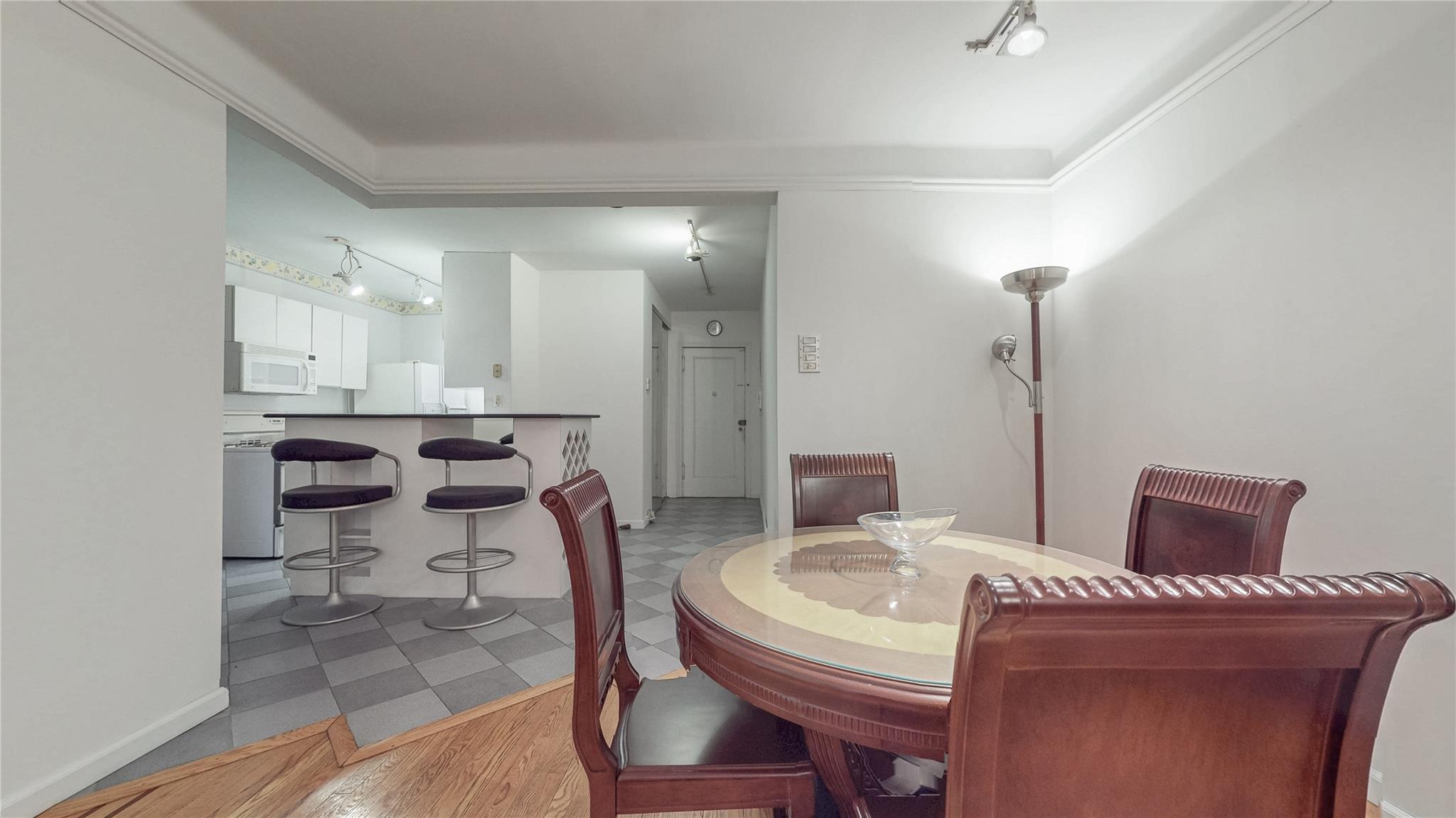 #9 photo, 109-14 Ascan Avenue, クイーンズ区 Forest Hills , NY 11375