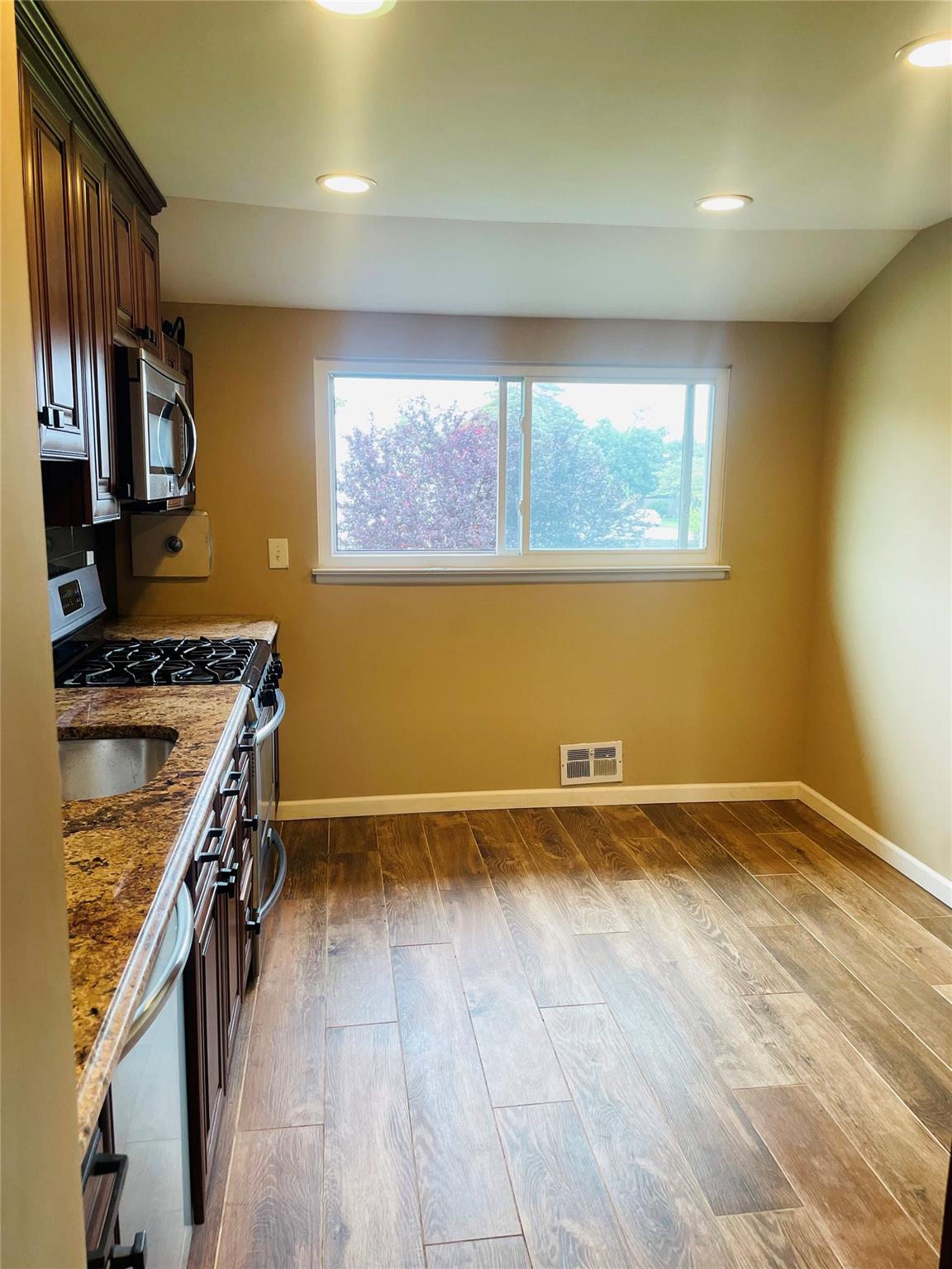 #10 photo, 170 11th Street, 東長島 West Babylon , NY 11704