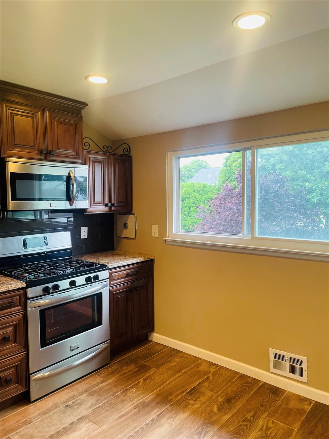 #9 photo, 170 11th Street, 東長島 West Babylon , NY 11704