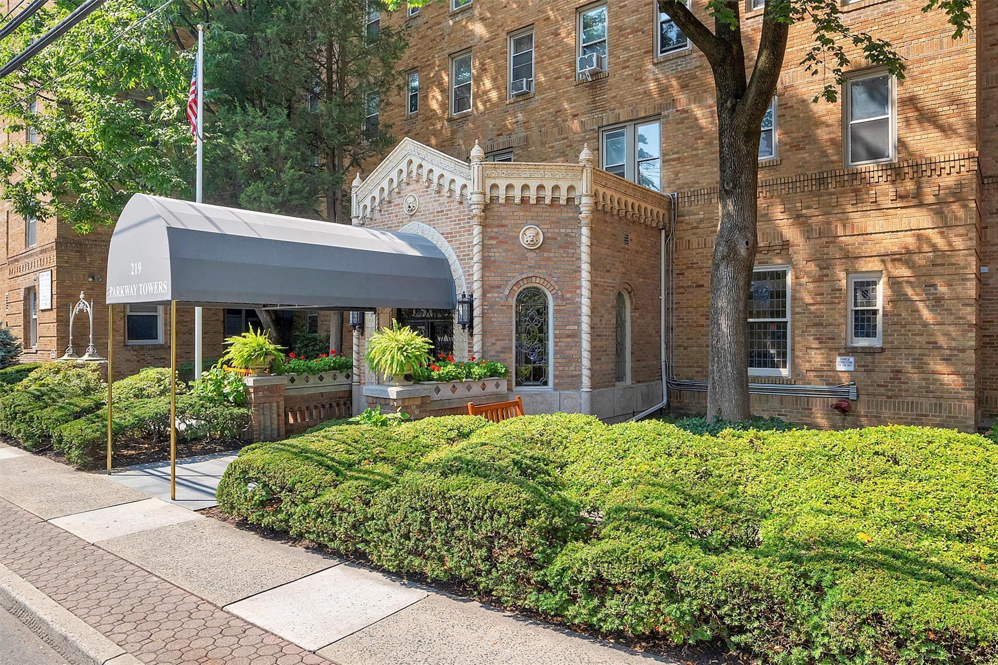 #2 photo, 219 Bronx River Road, Yonkers , NY 10704