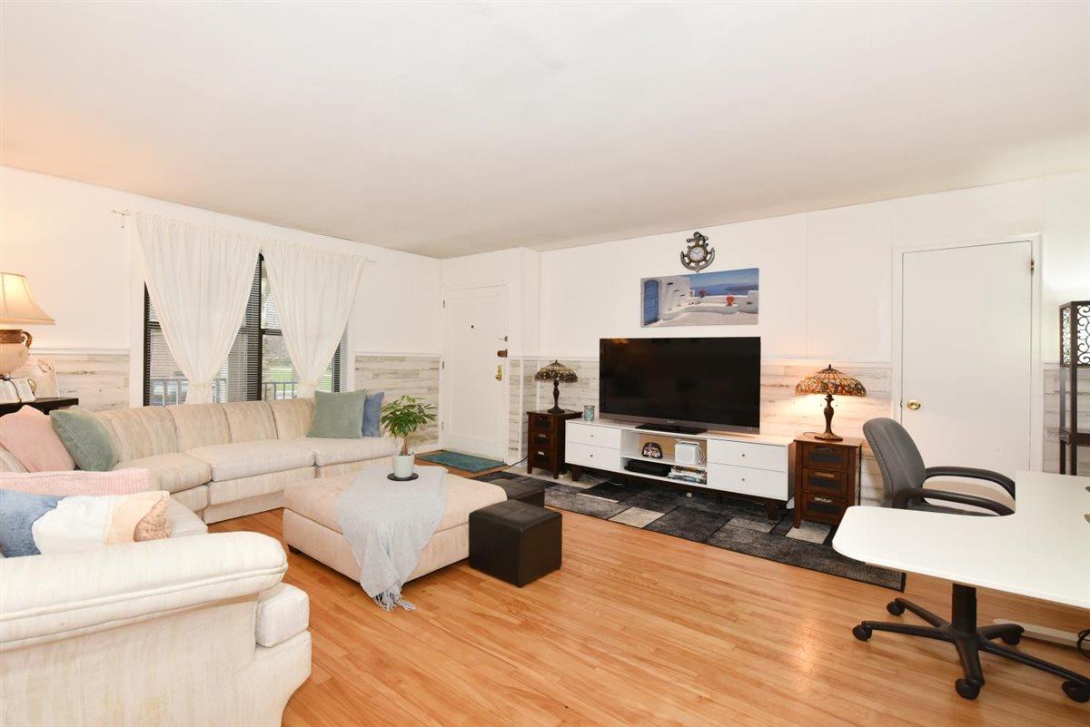 #8 photo, 196-65 69TH Avenue, クイーンズ区 Fresh Meadows , NY 11365